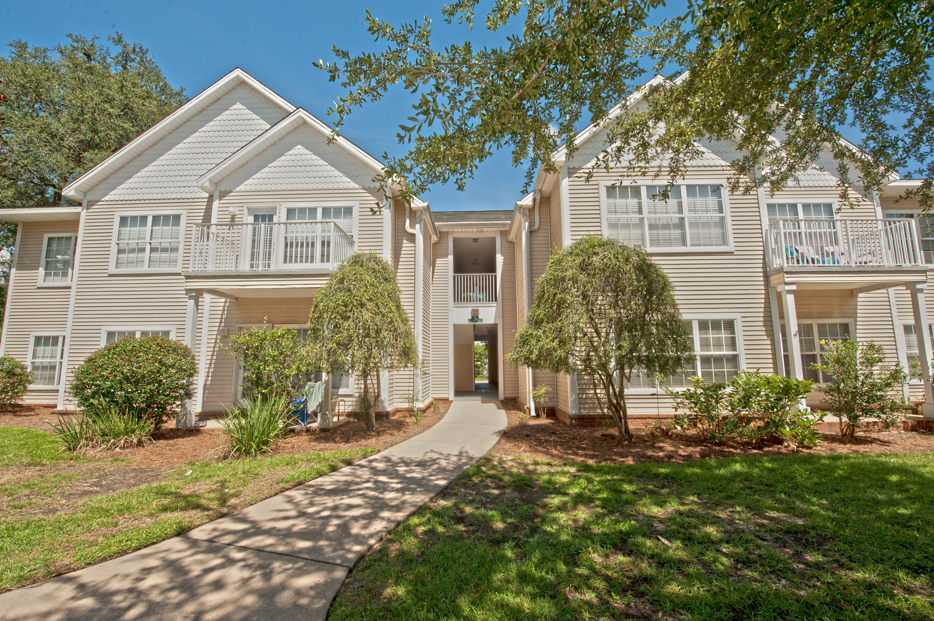 THE OAKS AT NICEVILLE - Residential