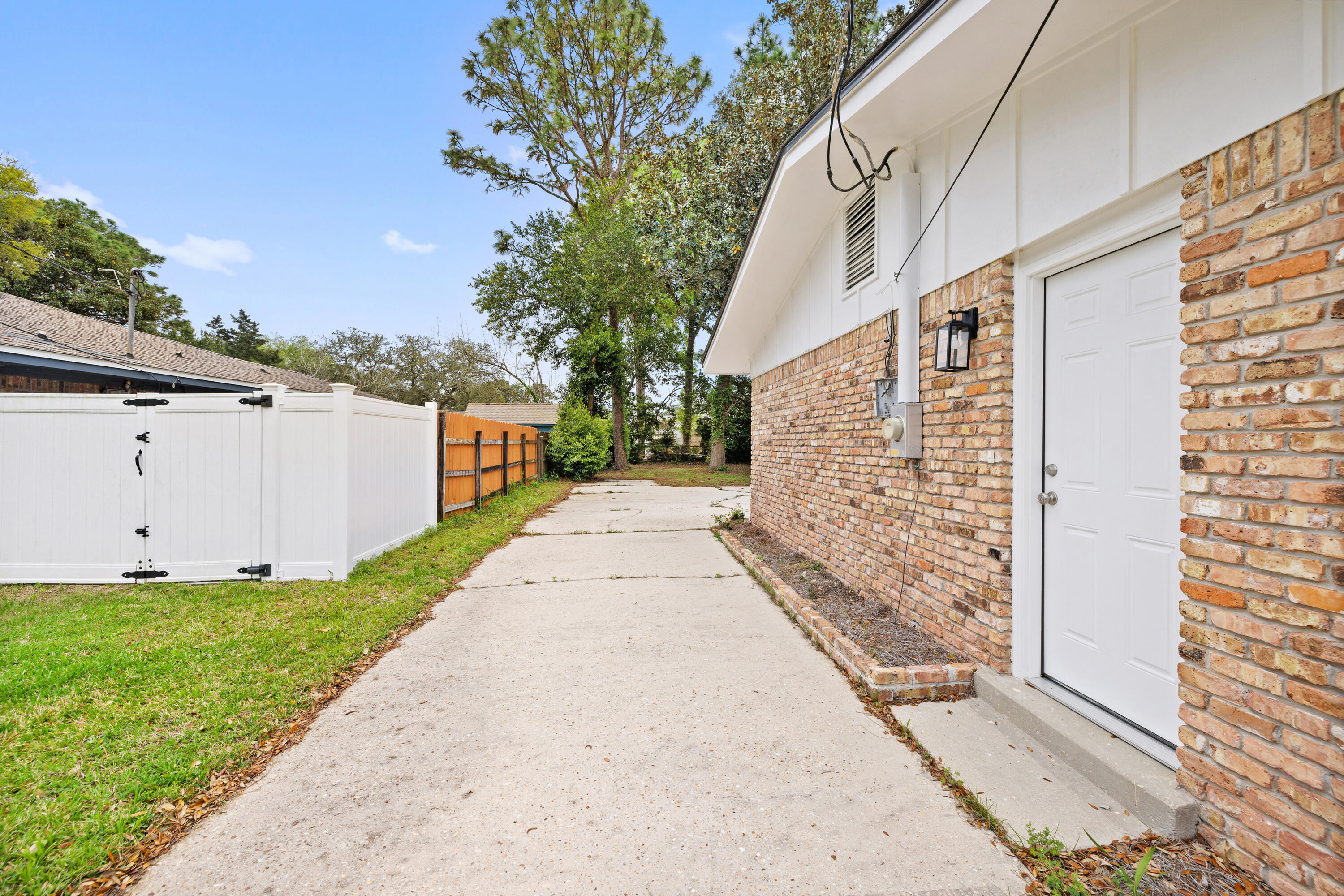 BAYOU POQUITO - Residential