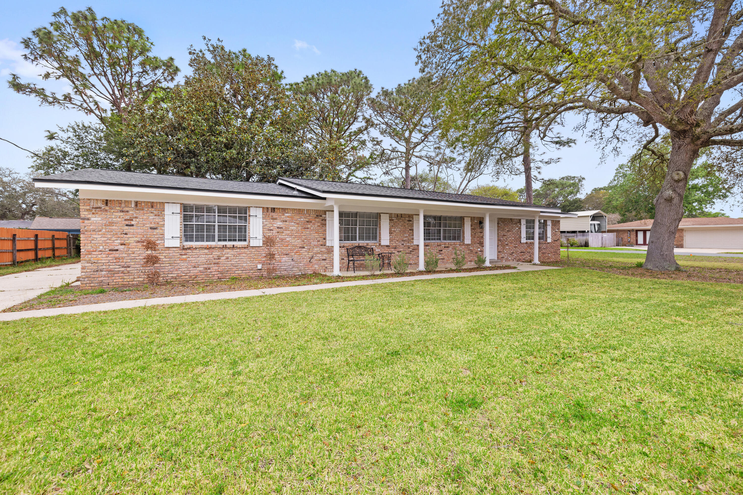 BAYOU POQUITO - Residential