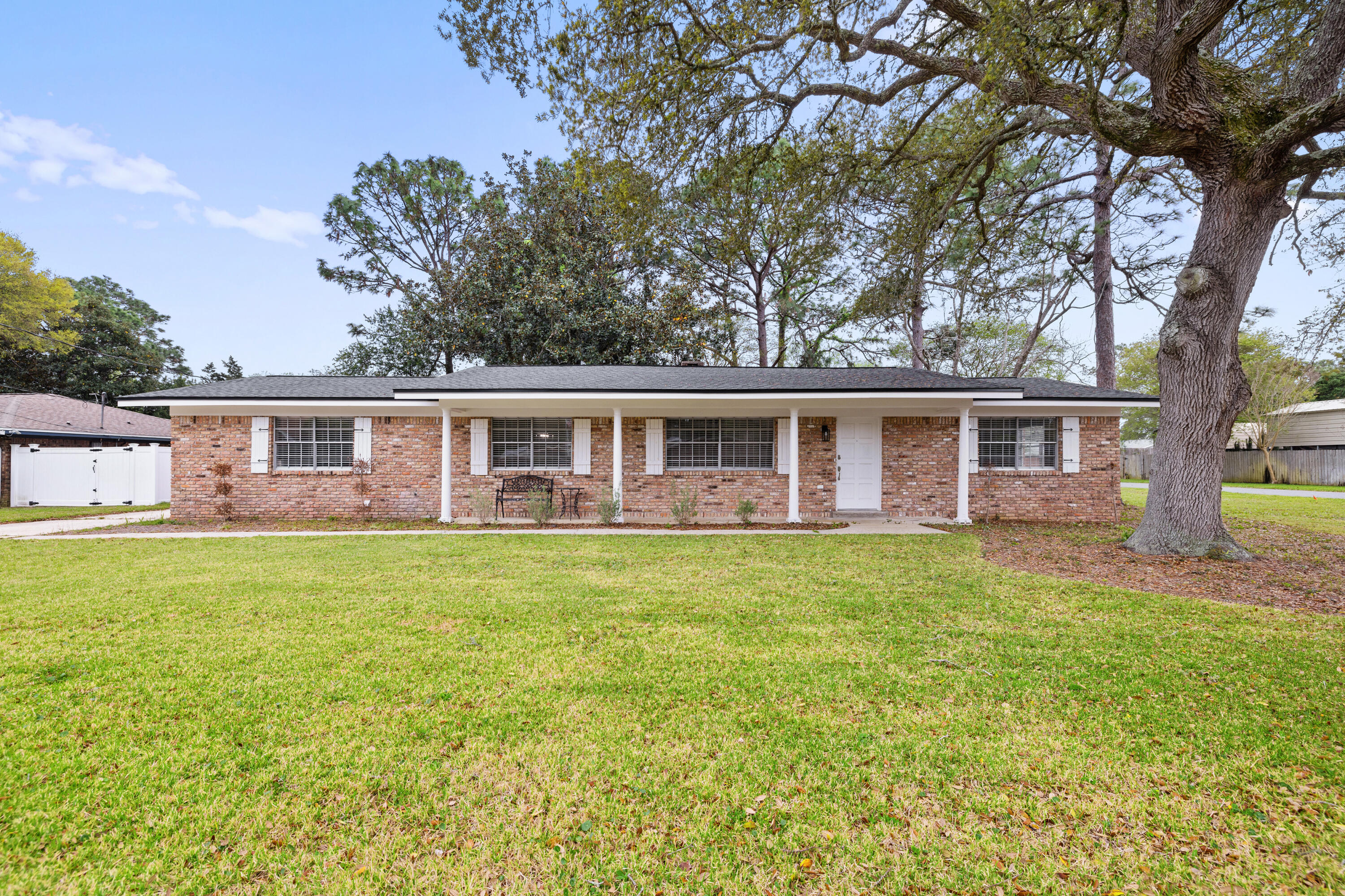 BAYOU POQUITO - Residential