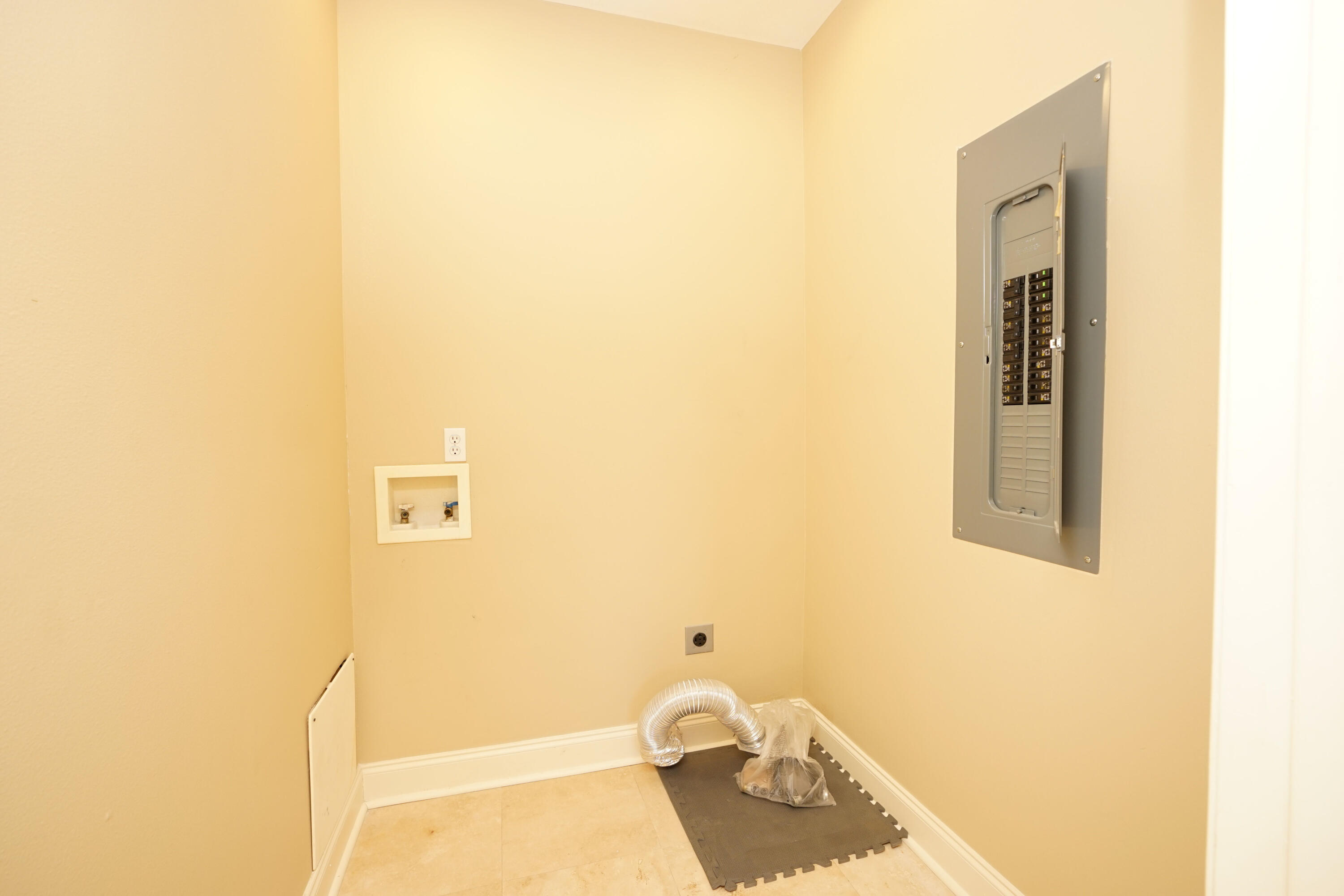 CALUSA BAY S/D - Residential Lease