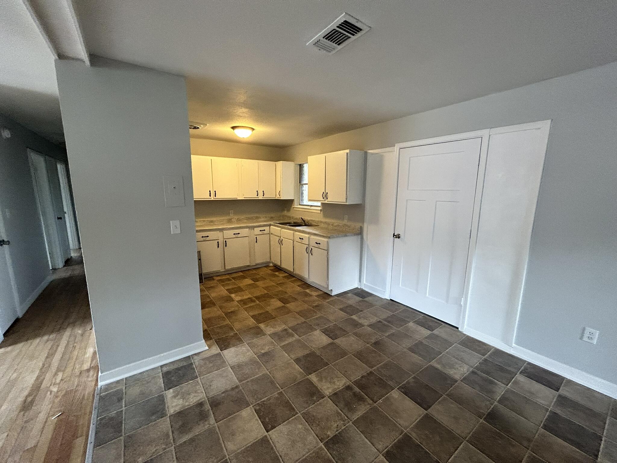 ADAMS POWELL EAST - Residential Lease