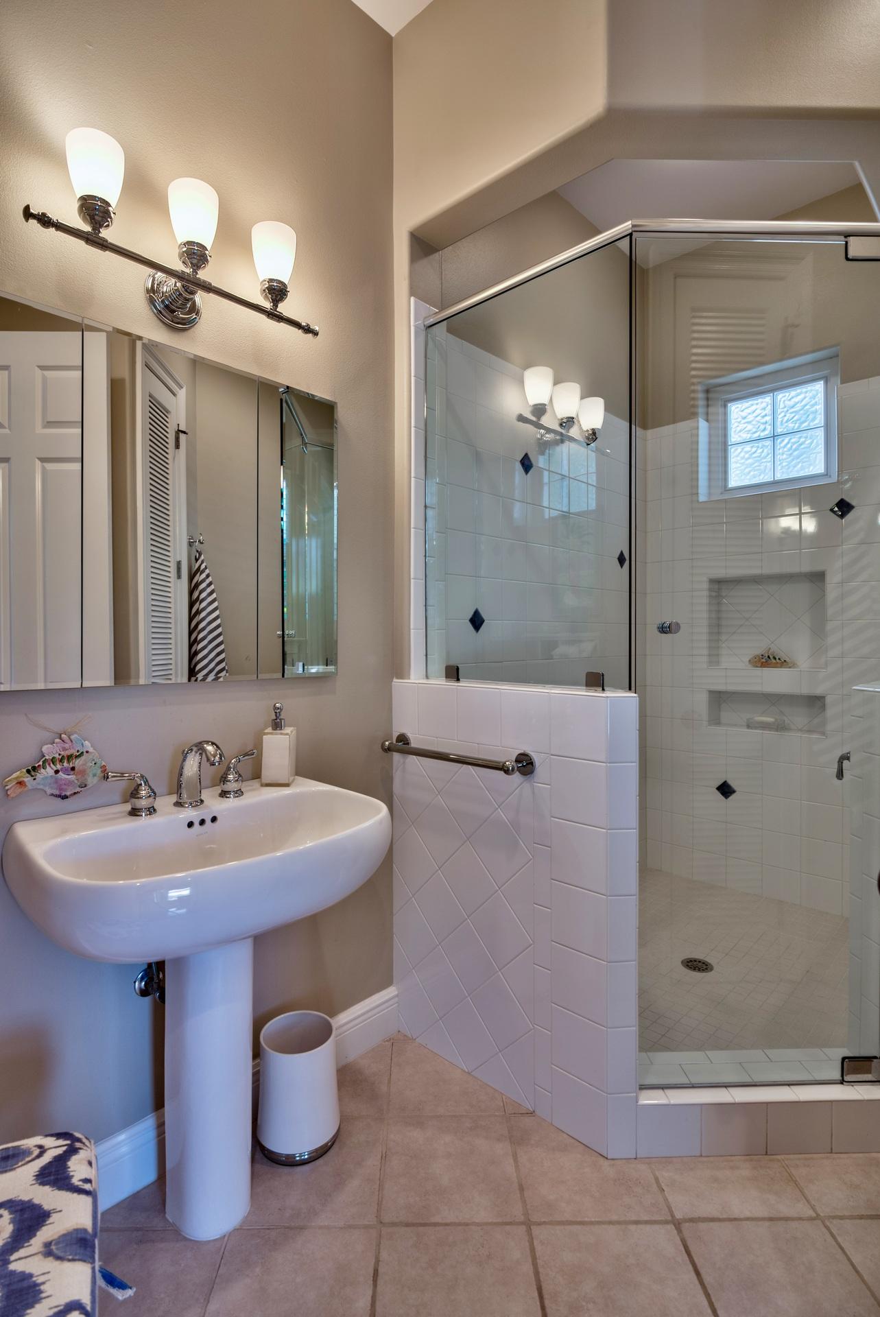 BURNT PINE - Residential