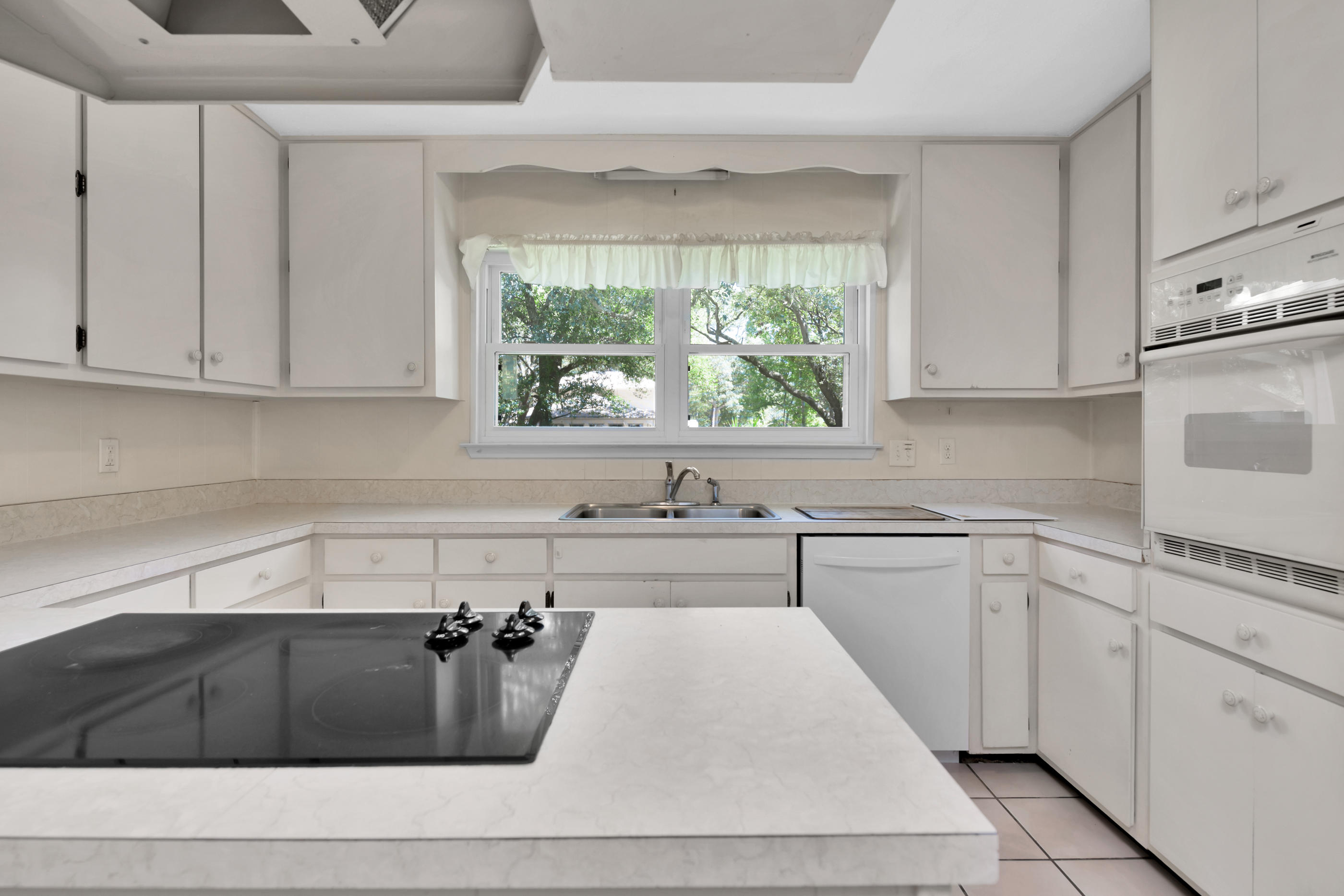 LAKE LORRAINE ESTATES 2 - Residential