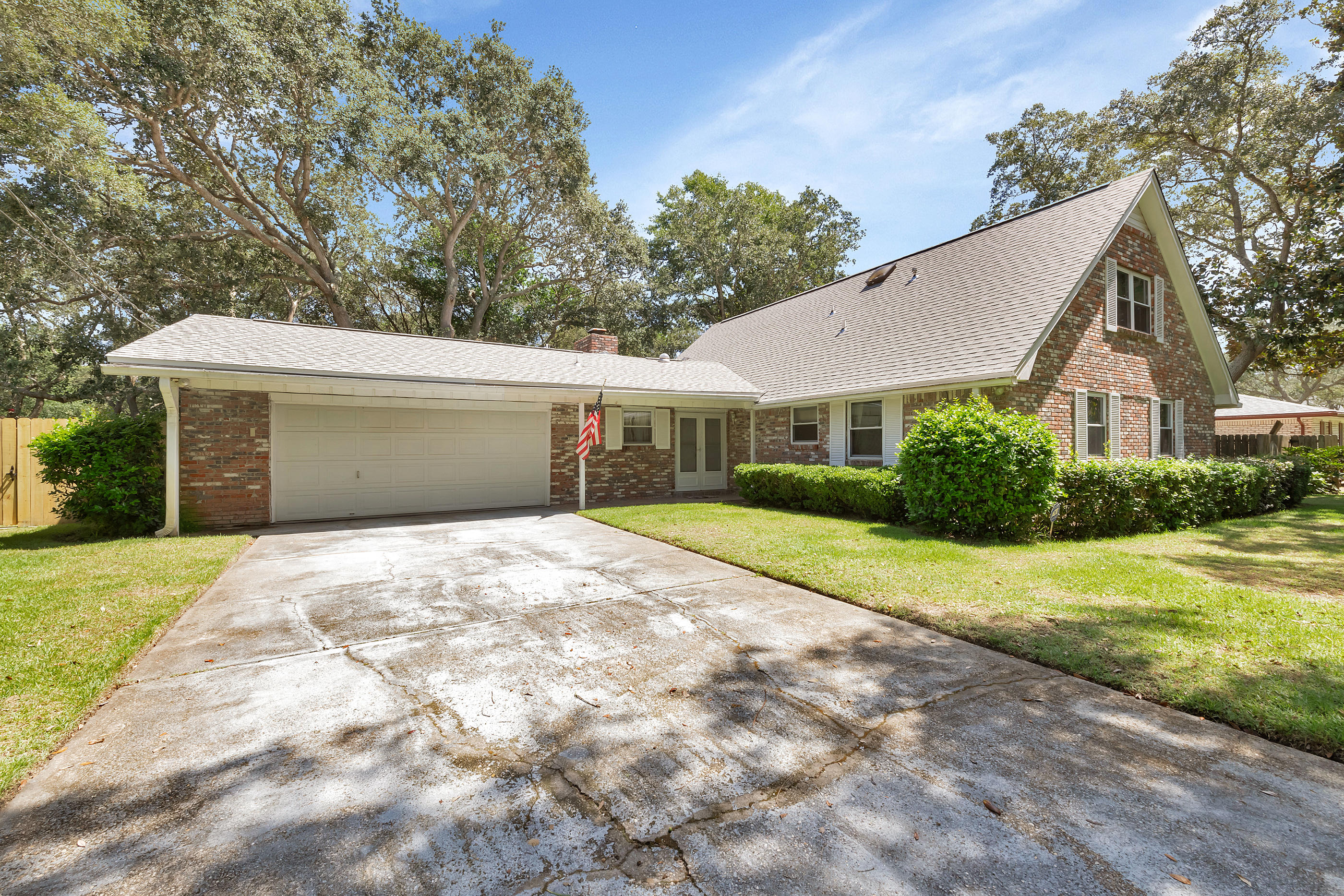 LAKE LORRAINE ESTATES 2 - Residential