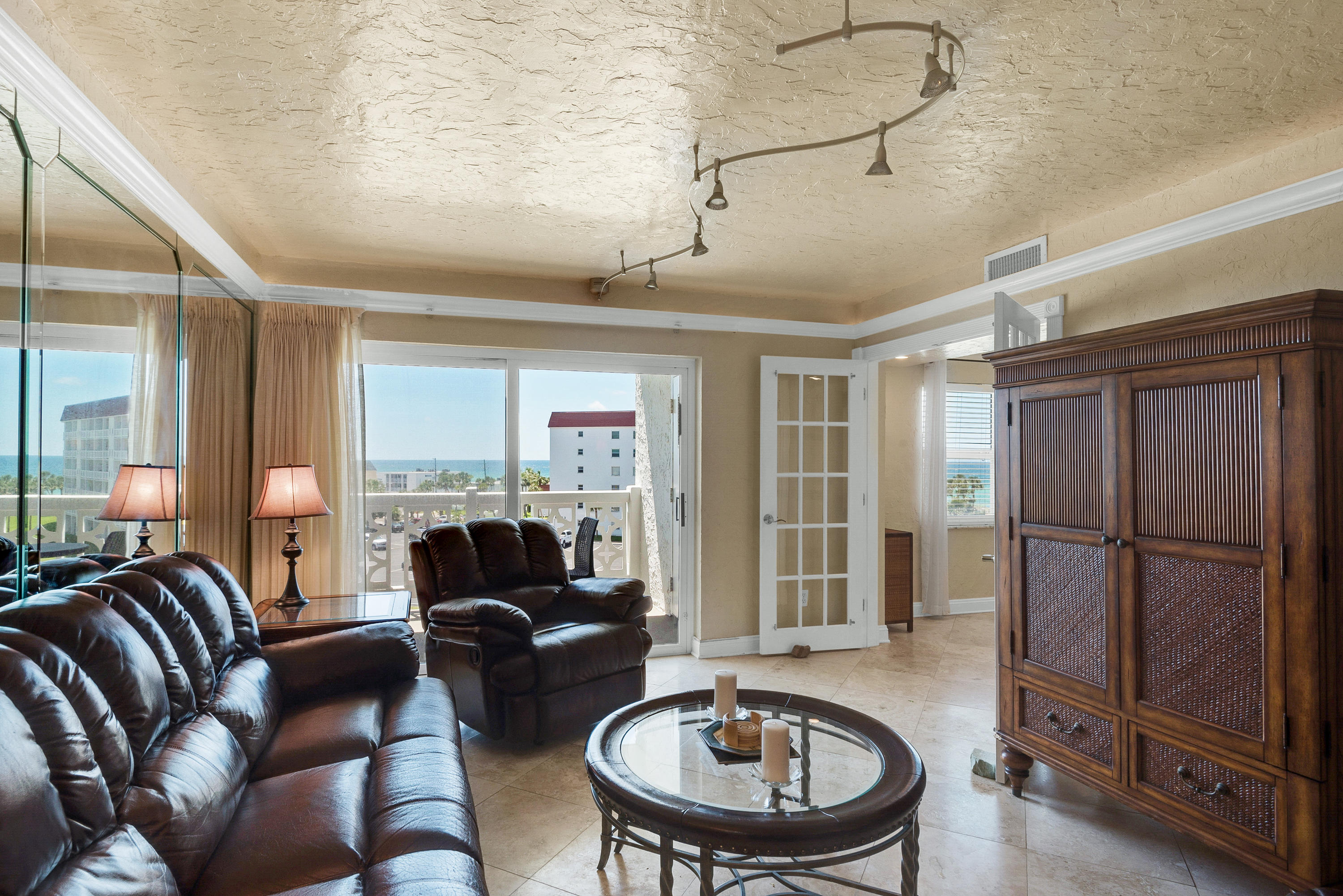 EL MATADOR CONDO - Residential