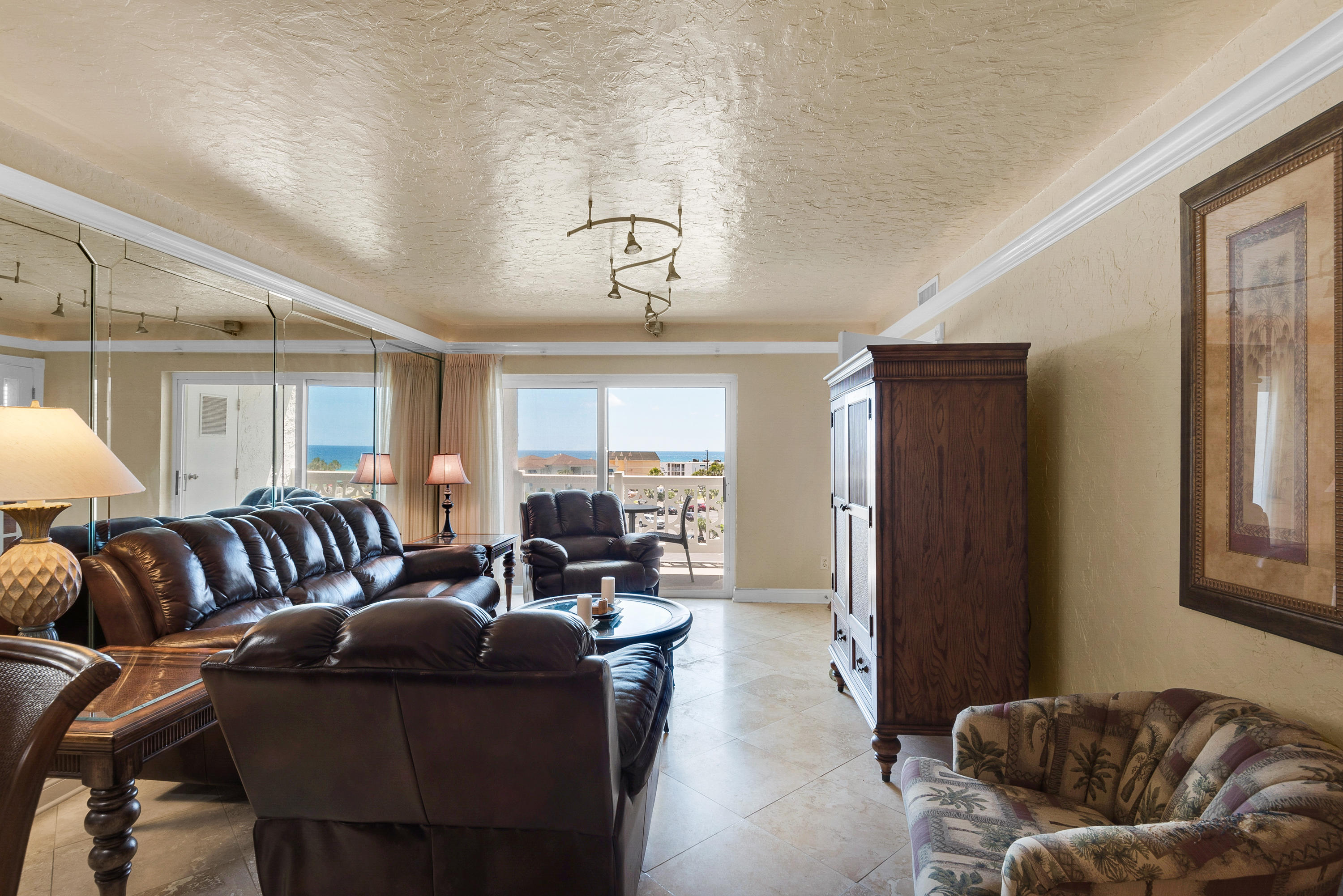 EL MATADOR CONDO - Residential