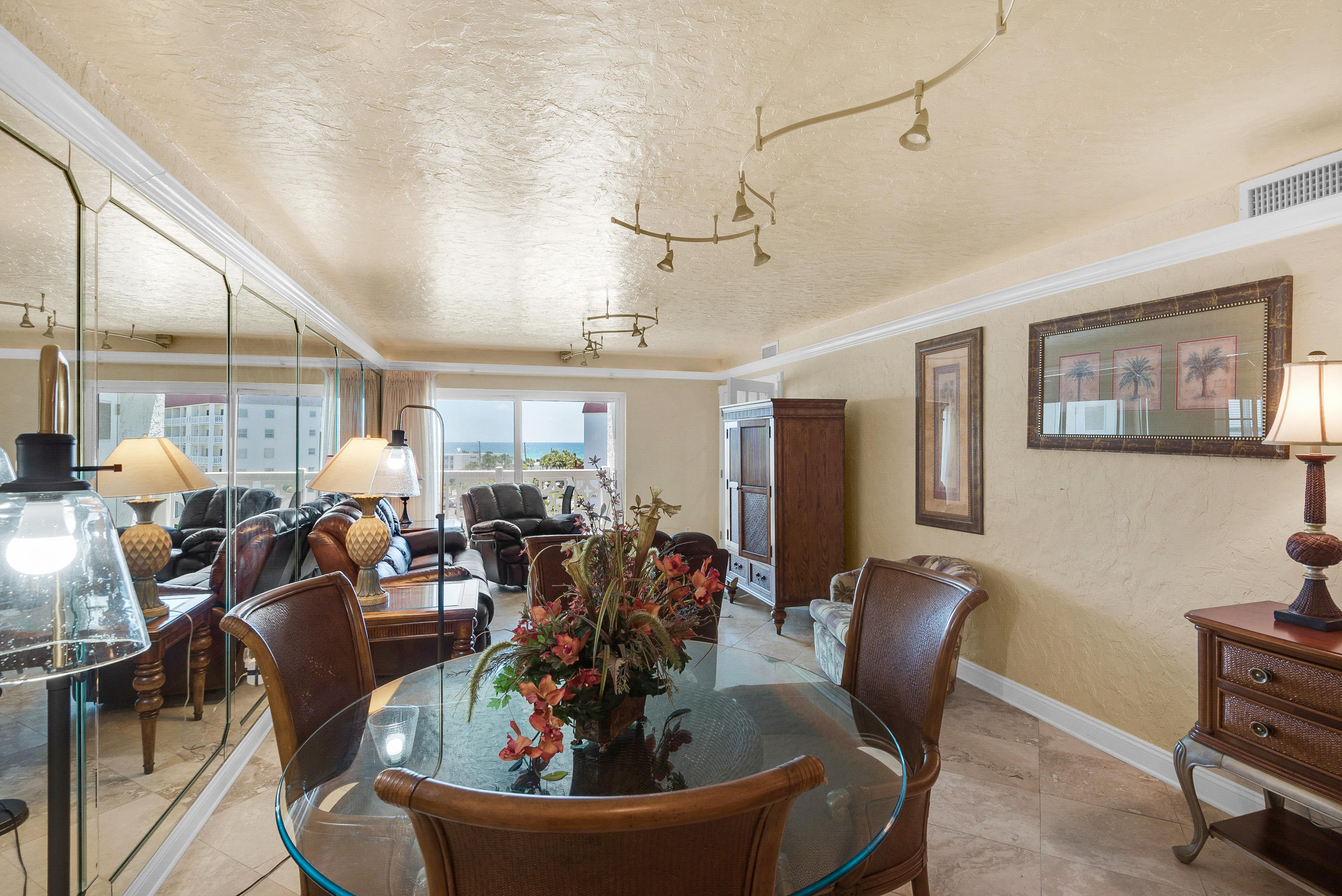 EL MATADOR CONDO - Residential