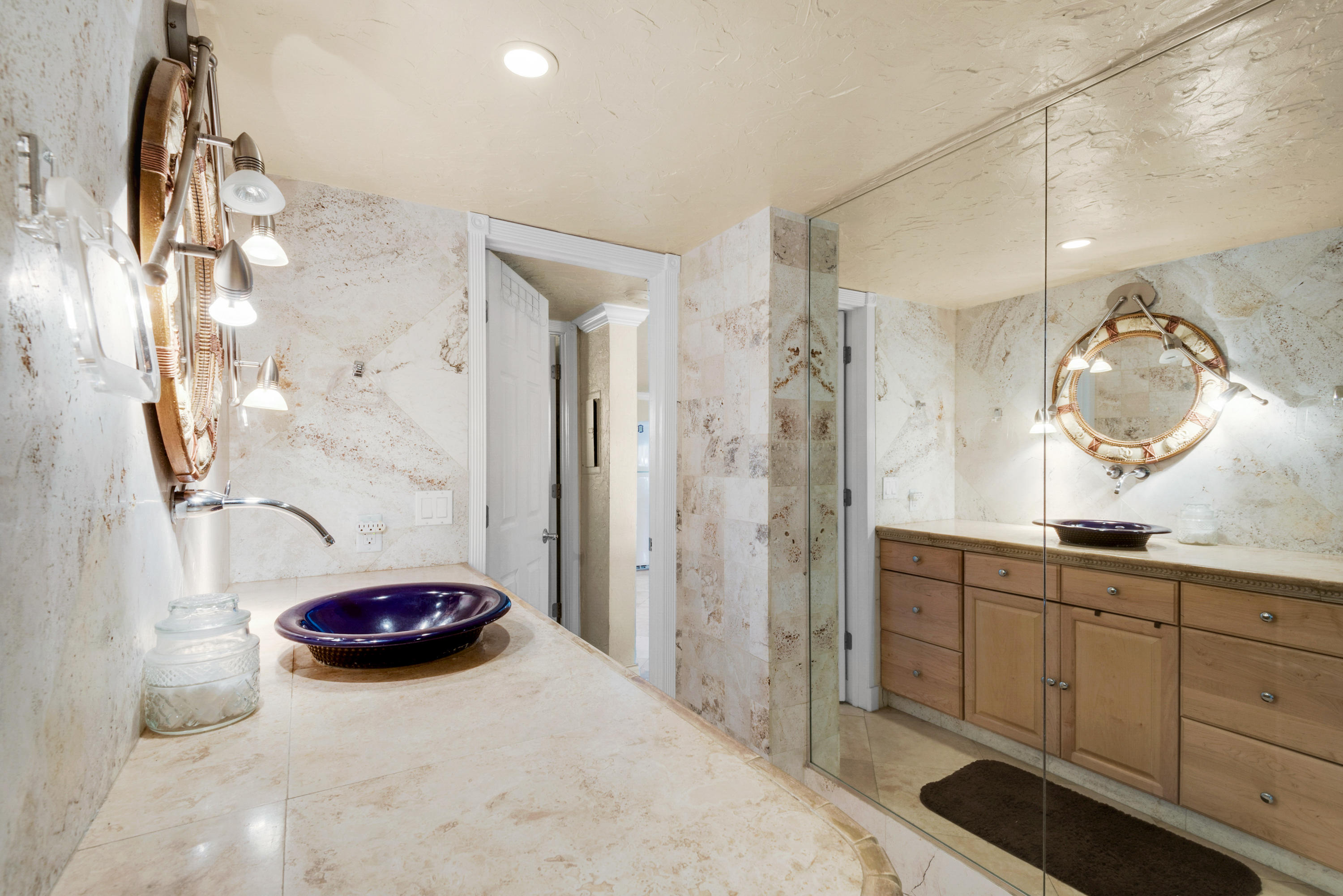 EL MATADOR CONDO - Residential