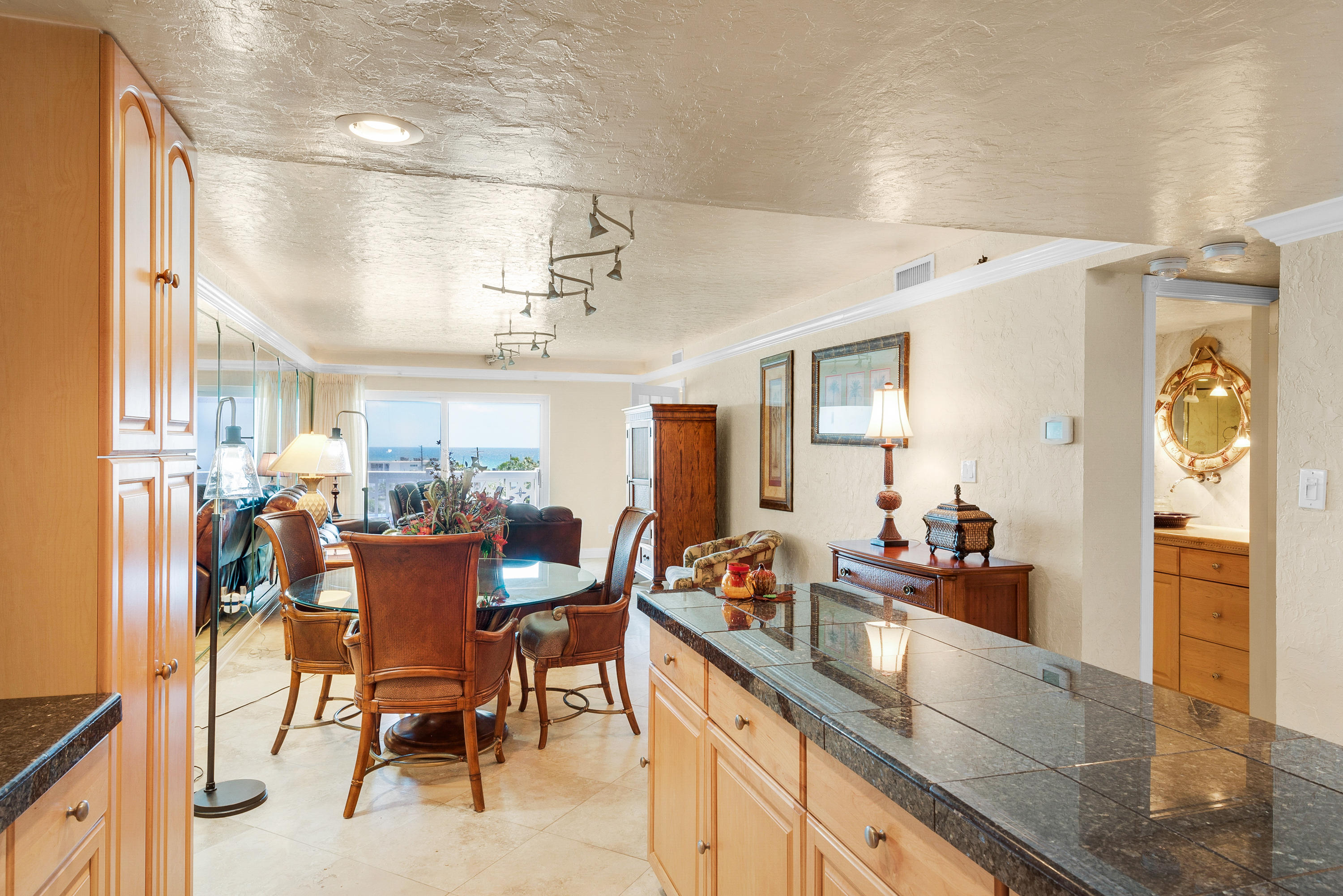 EL MATADOR CONDO - Residential