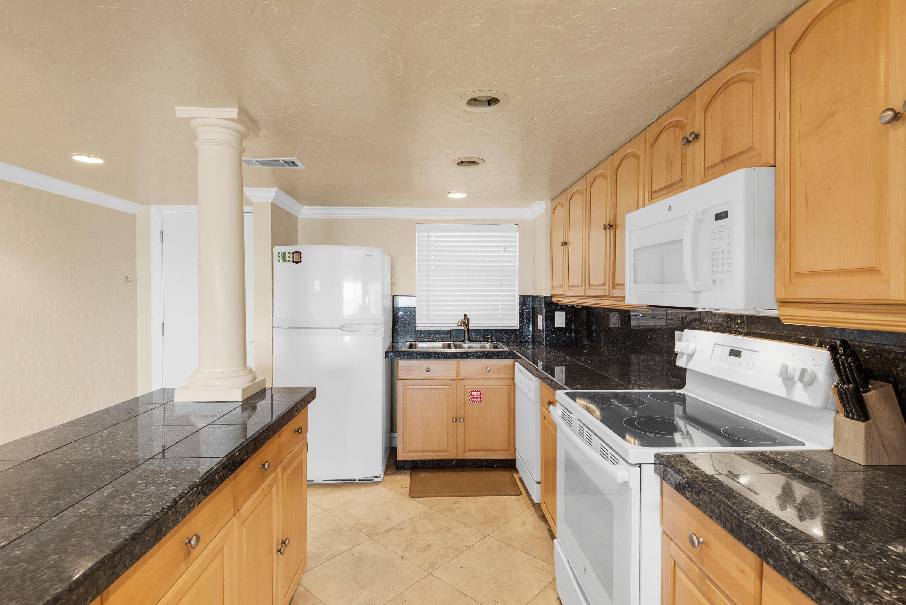 EL MATADOR CONDO - Residential