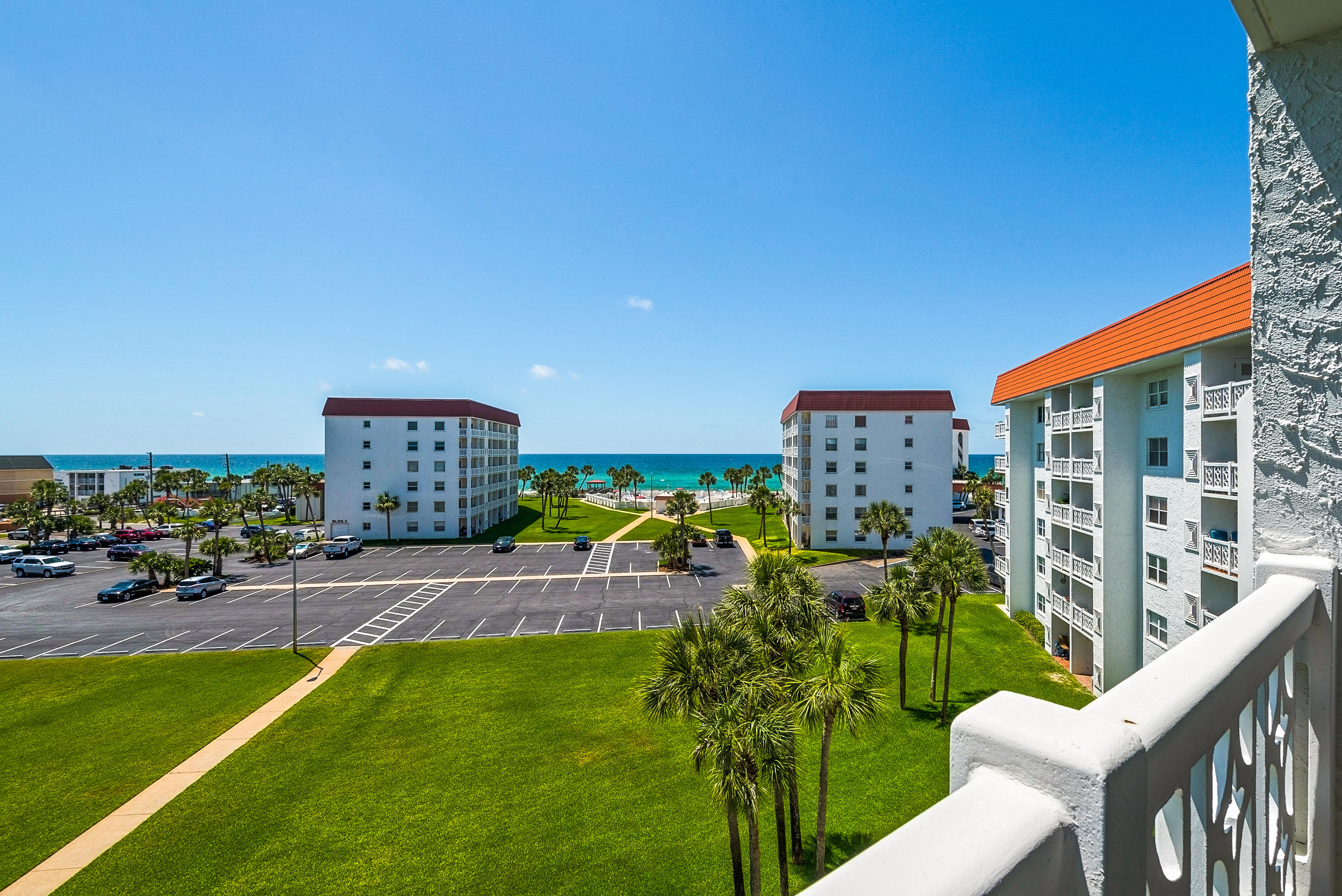 EL MATADOR CONDO - Residential