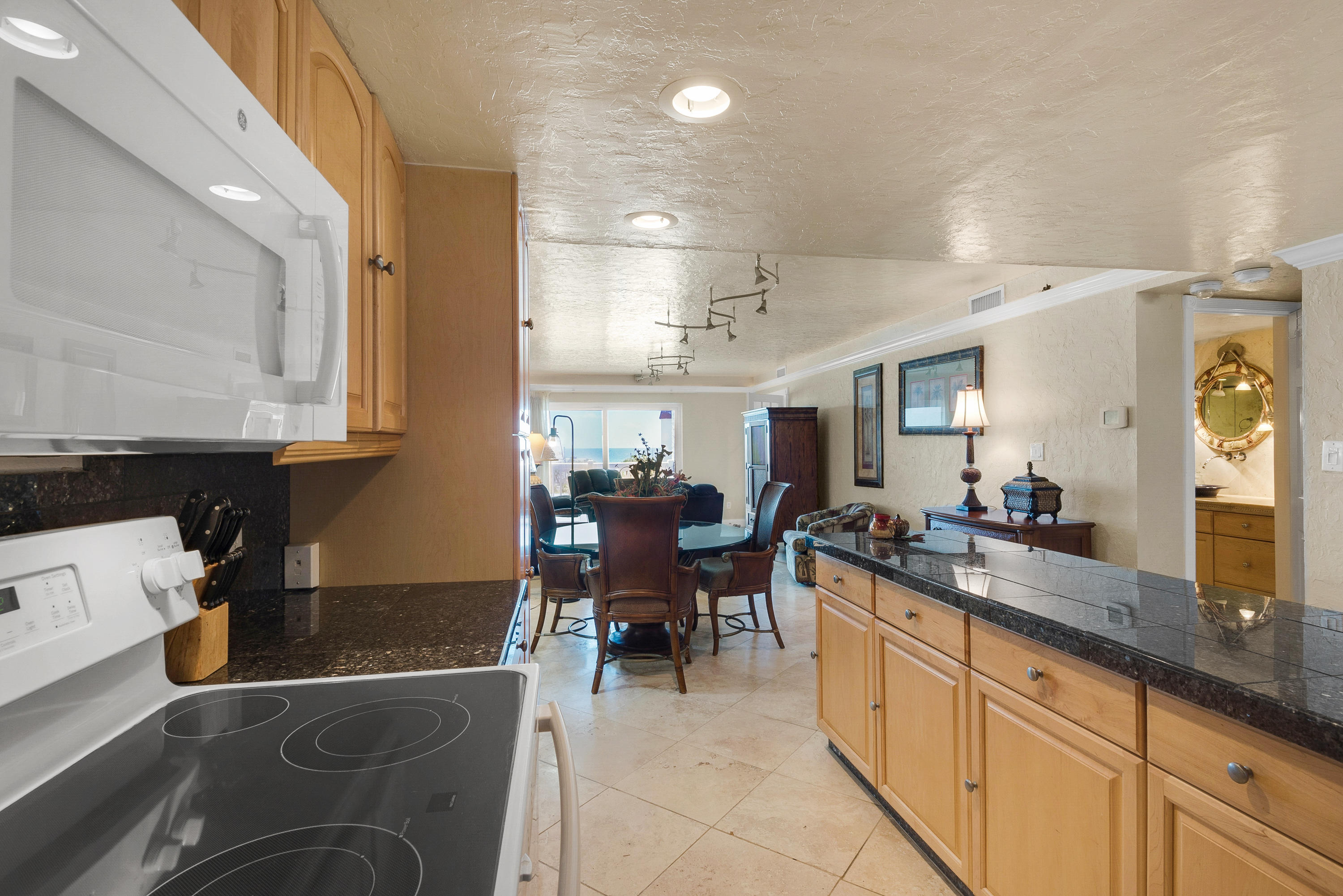 EL MATADOR CONDO - Residential