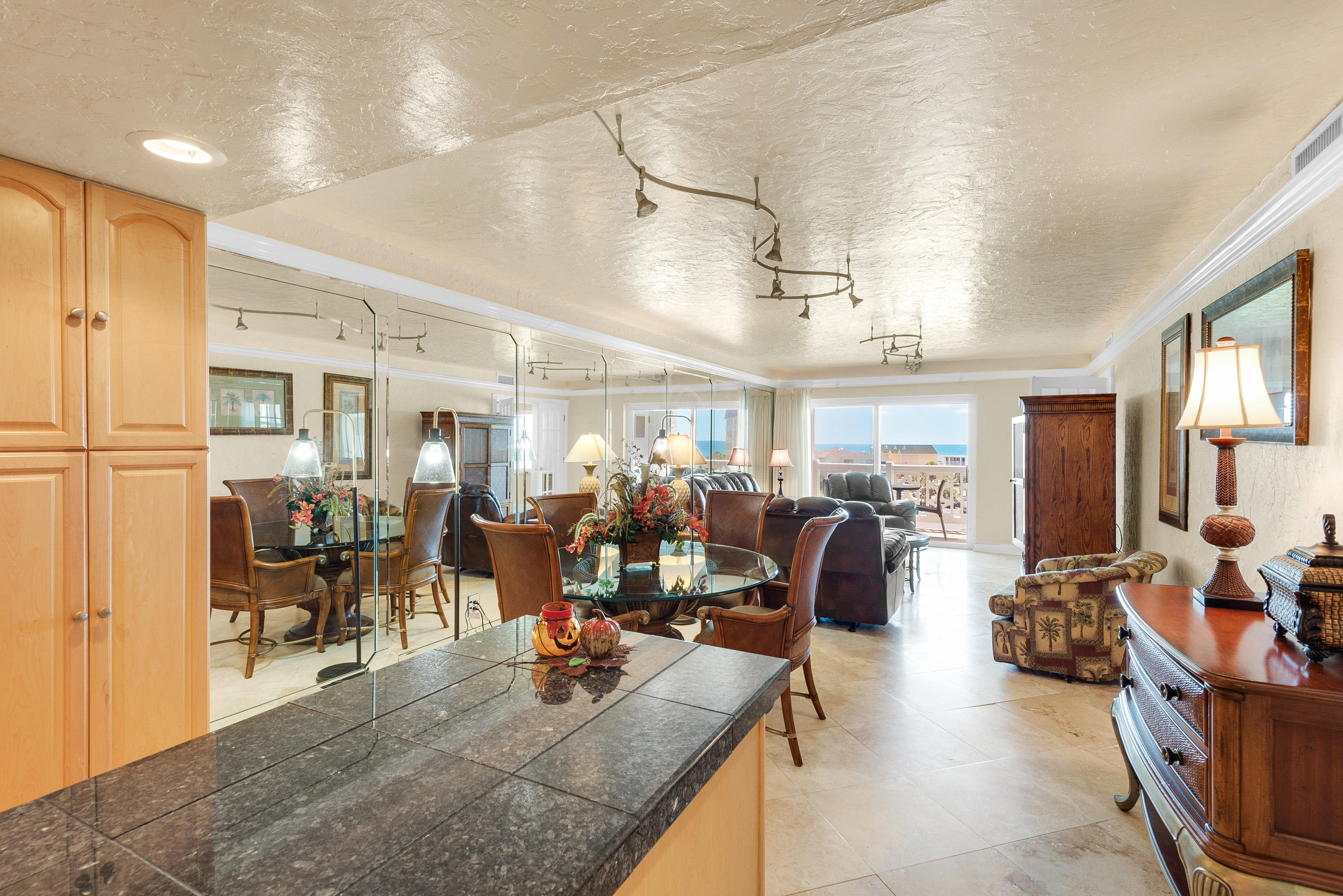 EL MATADOR CONDO - Residential