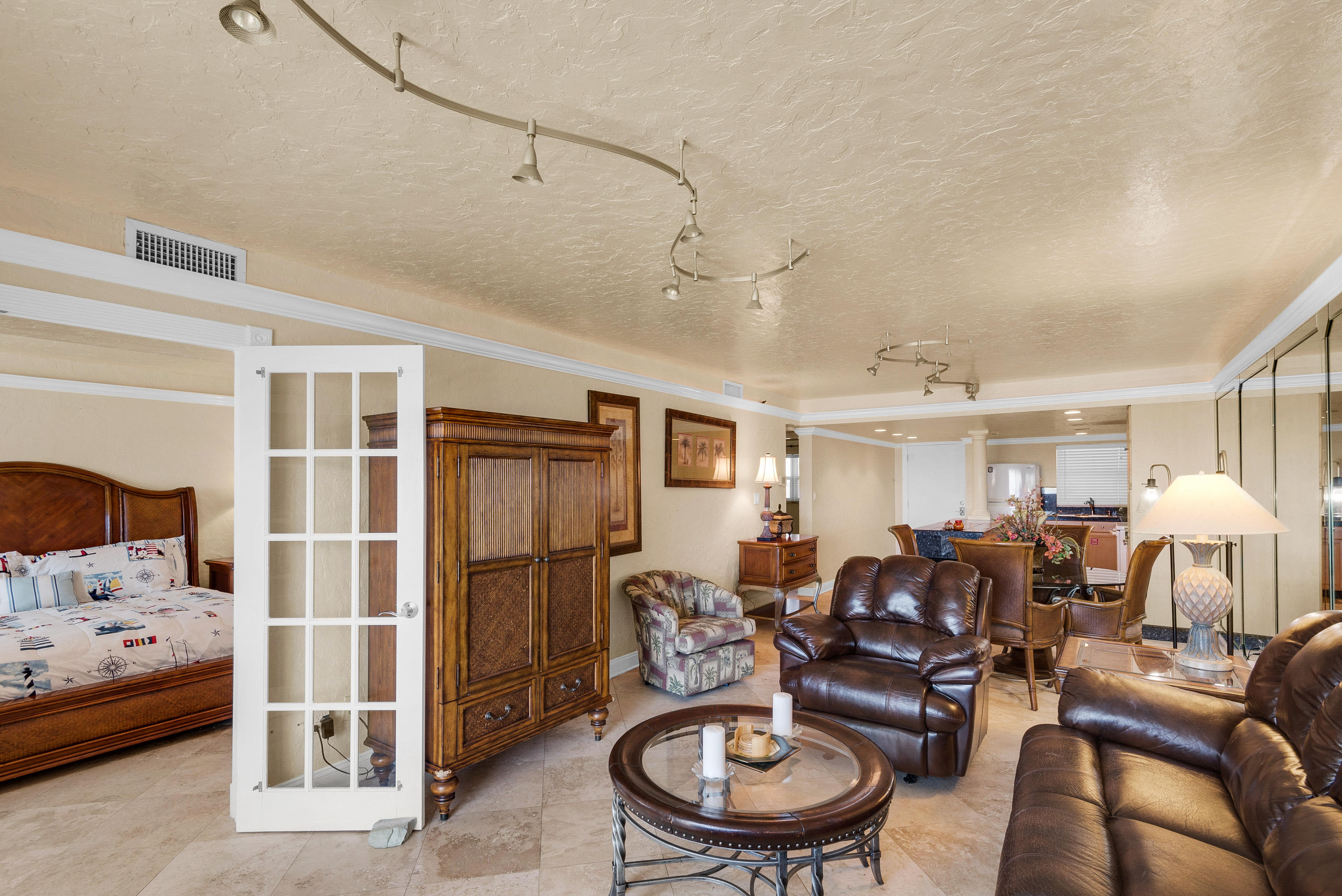 EL MATADOR CONDO - Residential