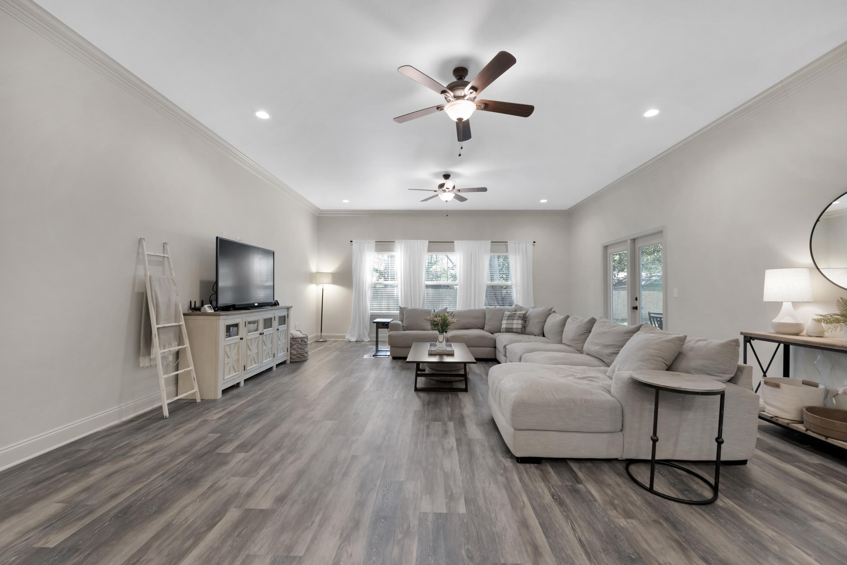 ELLIOTTS POINT - Residential