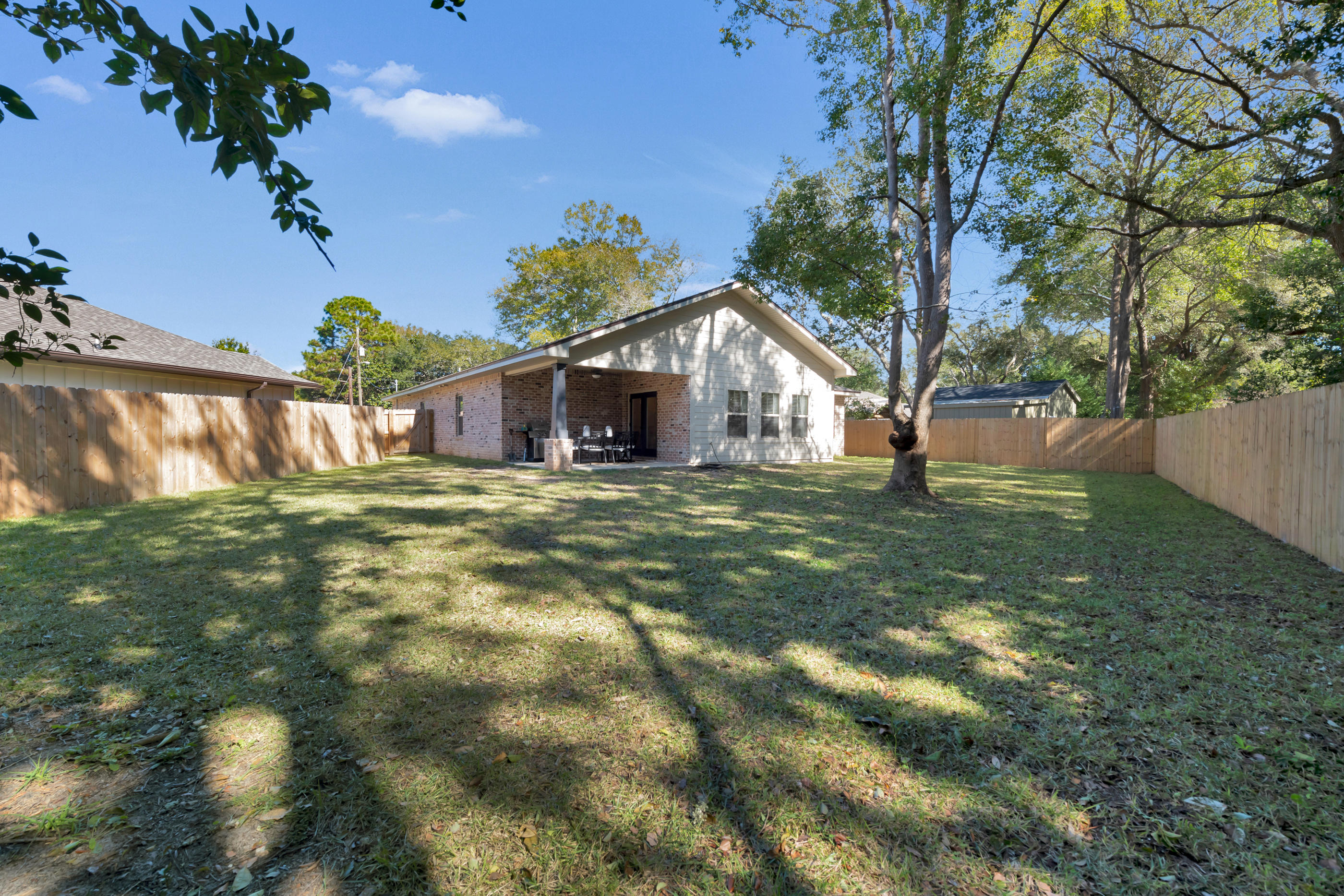 ELLIOTTS POINT - Residential