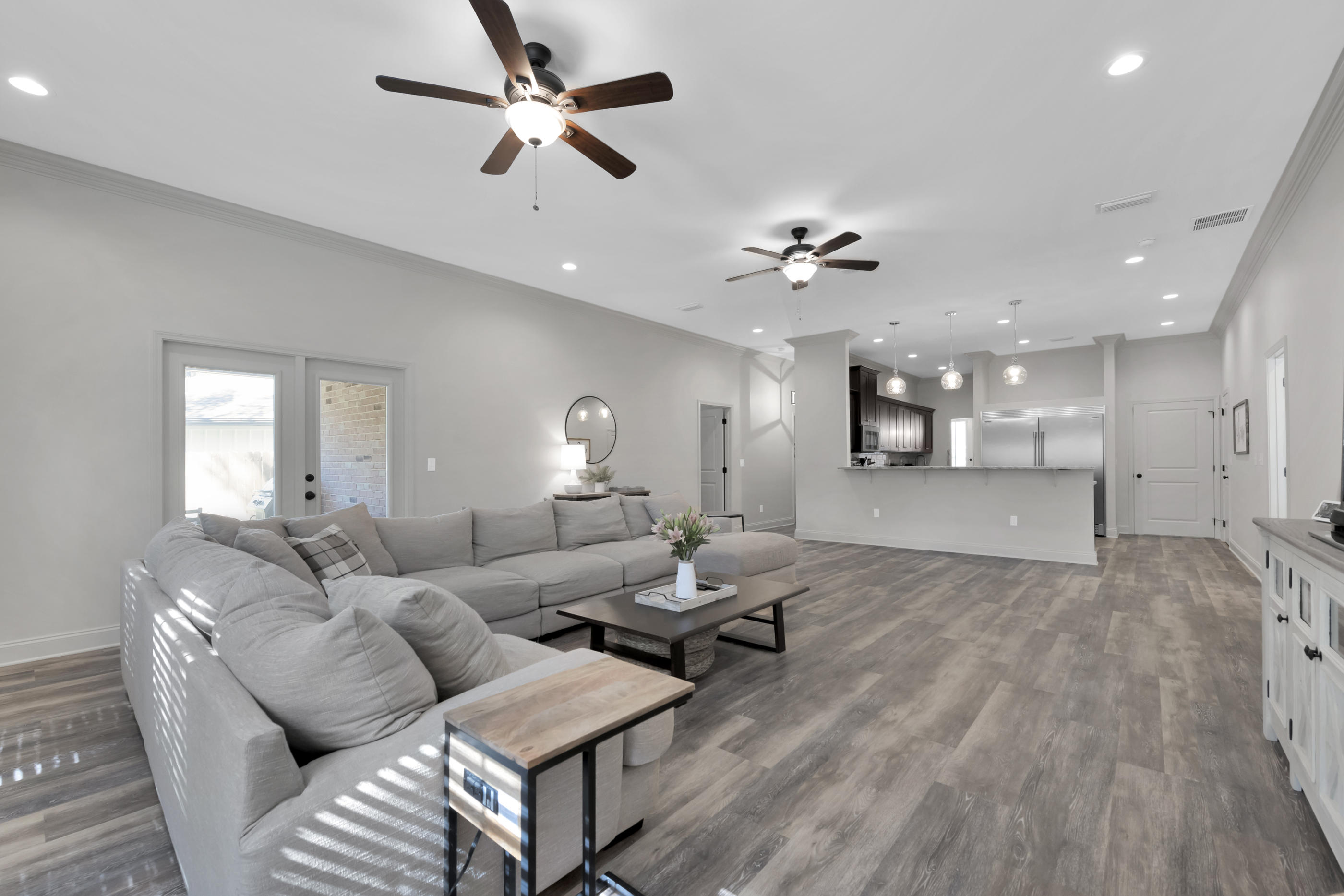 ELLIOTTS POINT - Residential