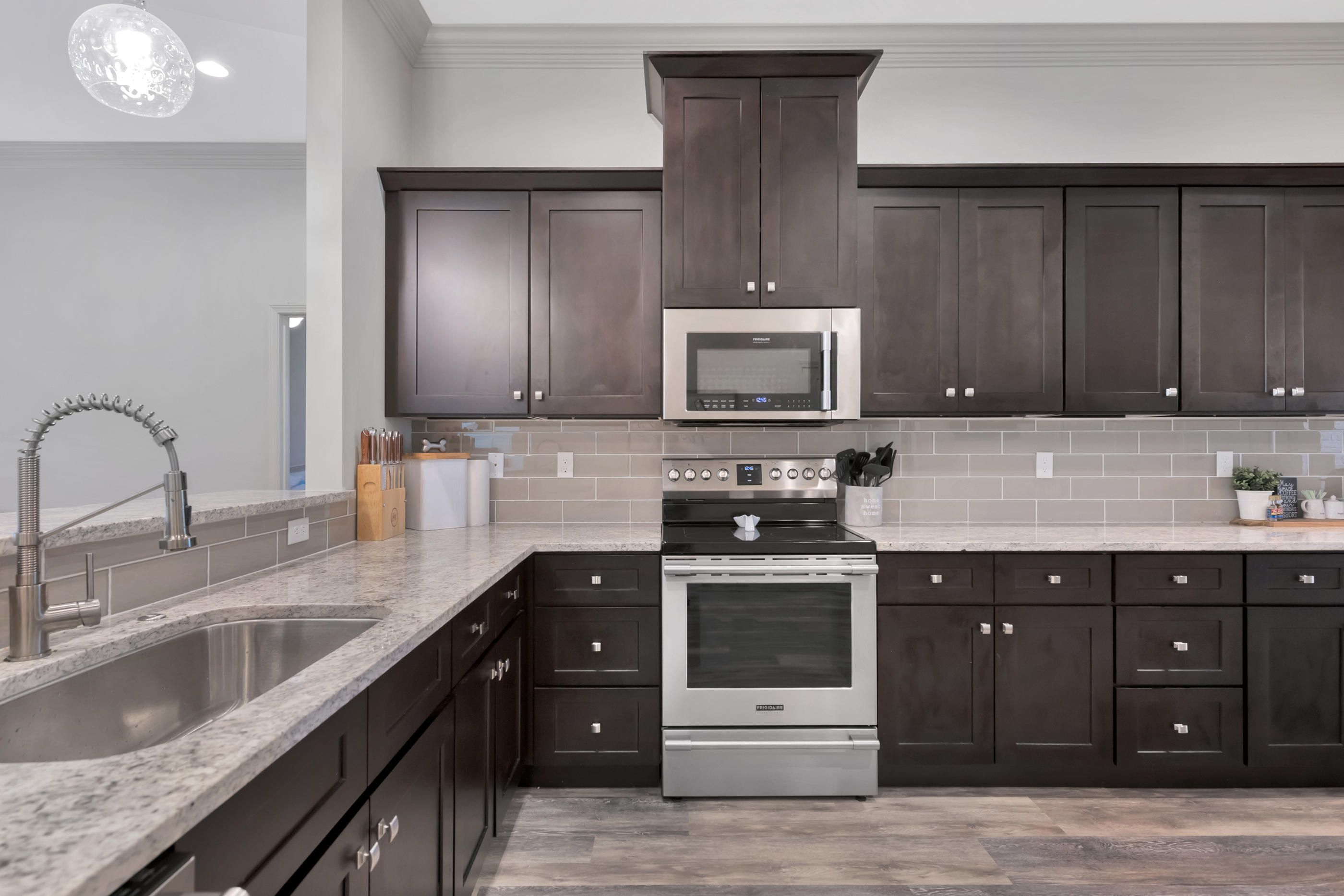 ELLIOTTS POINT - Residential