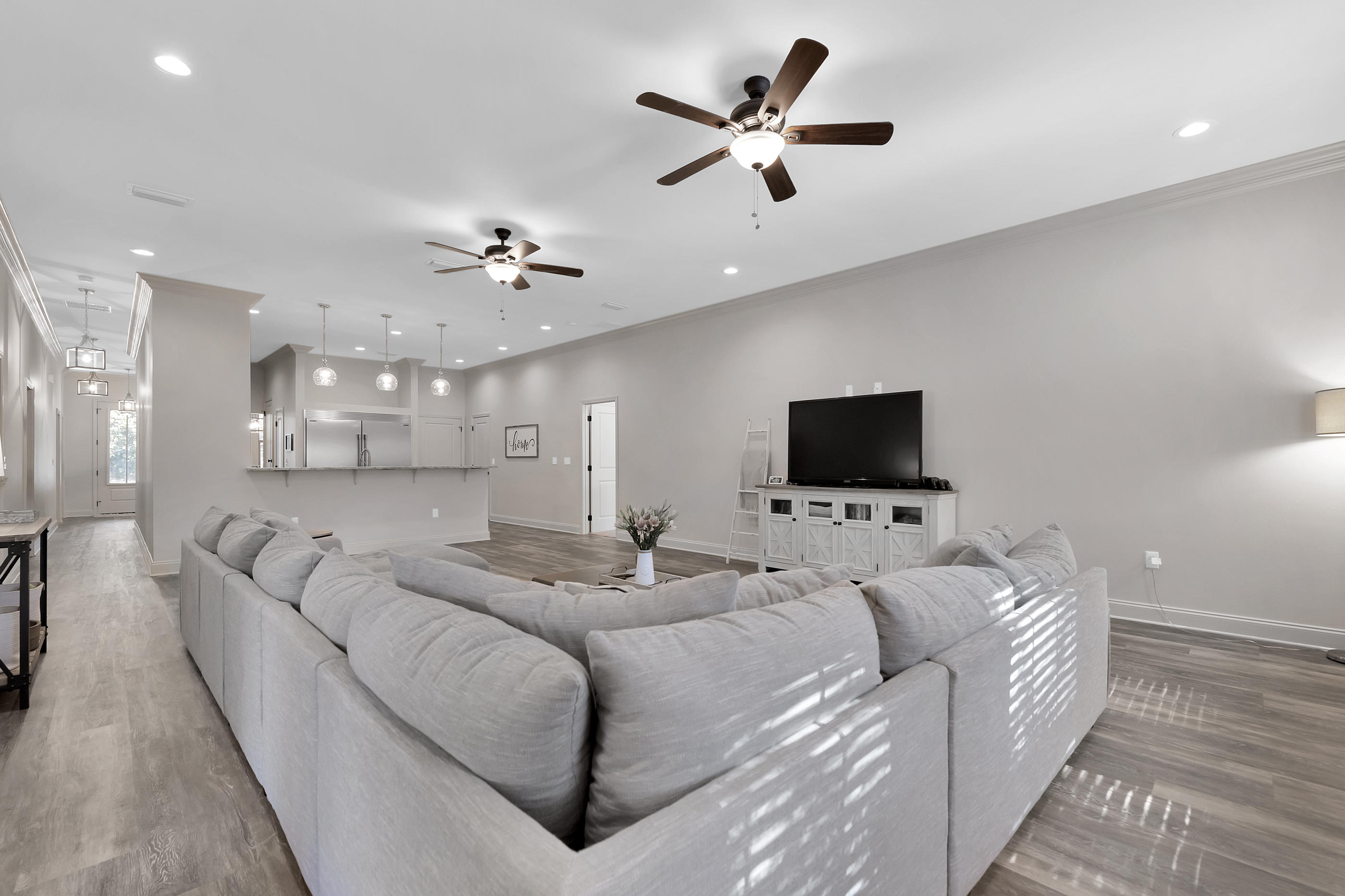 ELLIOTTS POINT - Residential