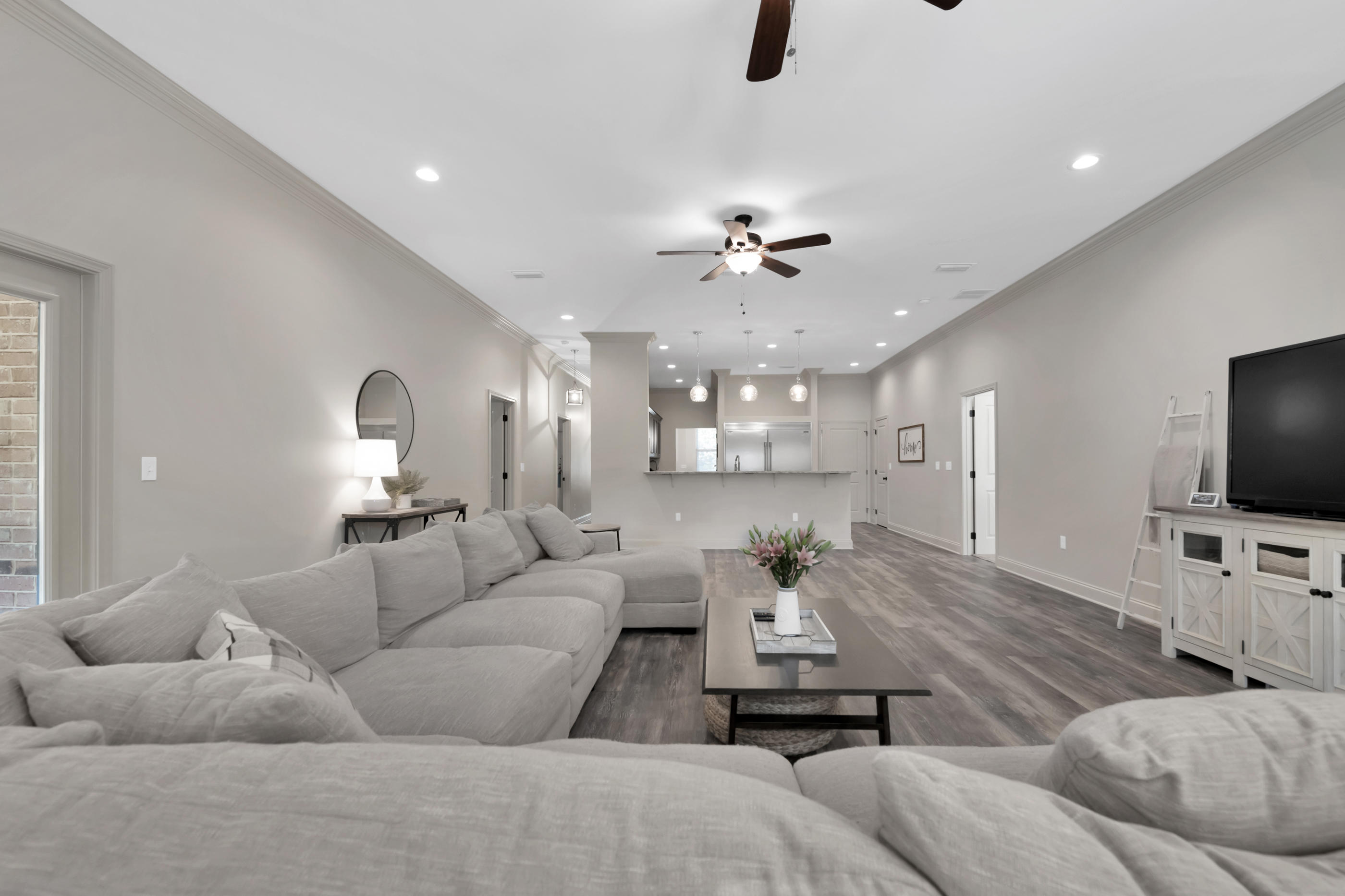 ELLIOTTS POINT - Residential