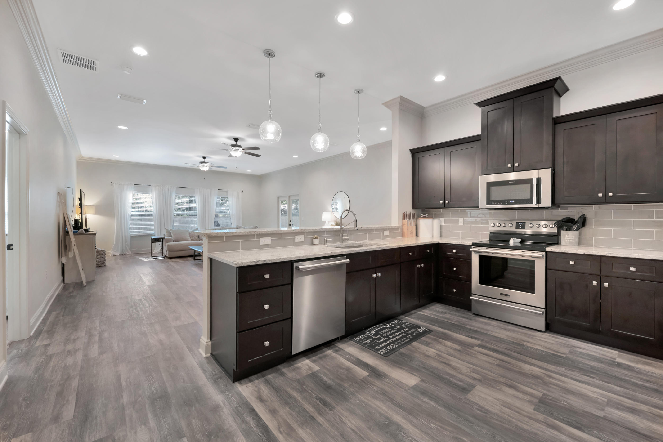 ELLIOTTS POINT - Residential