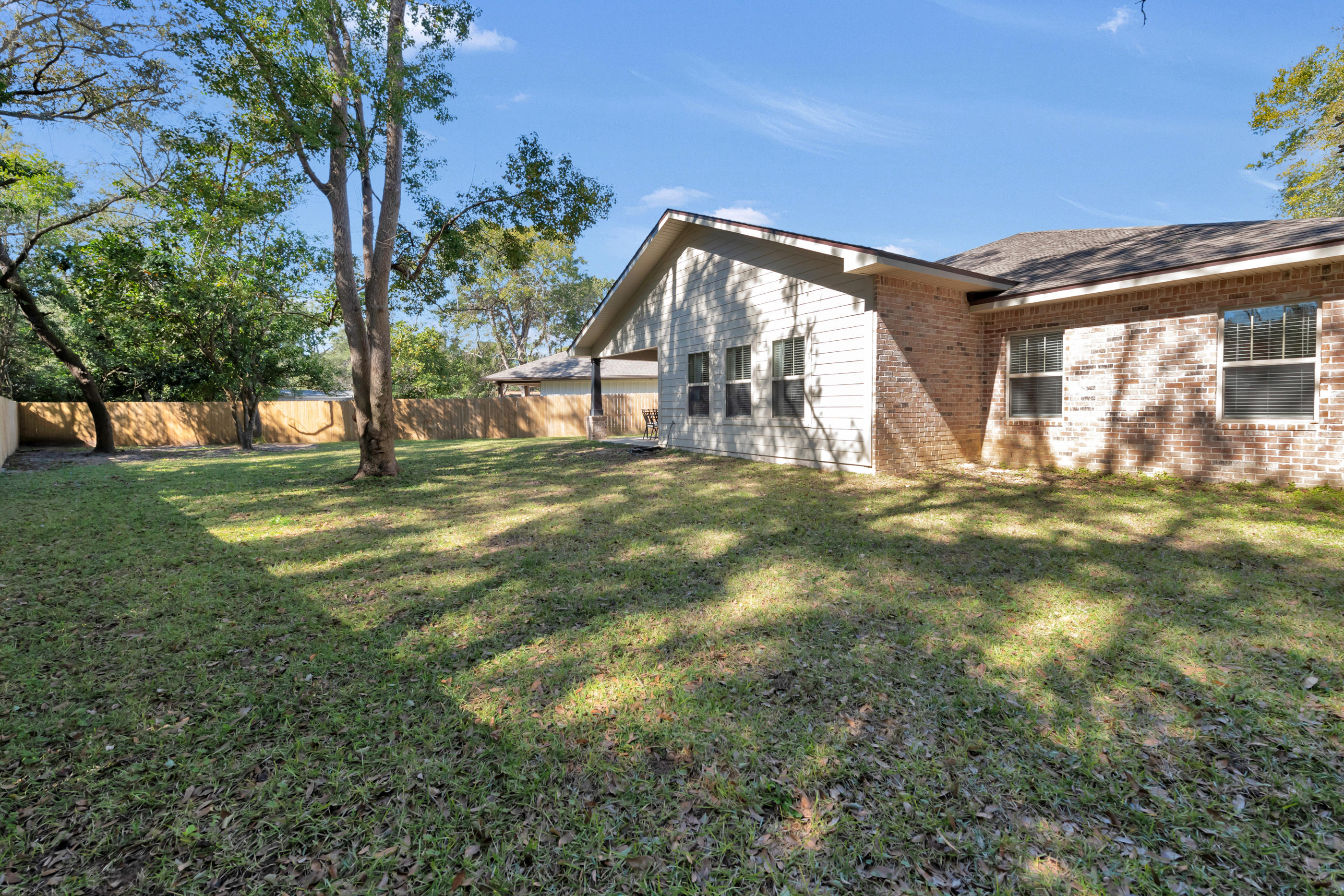 ELLIOTTS POINT - Residential