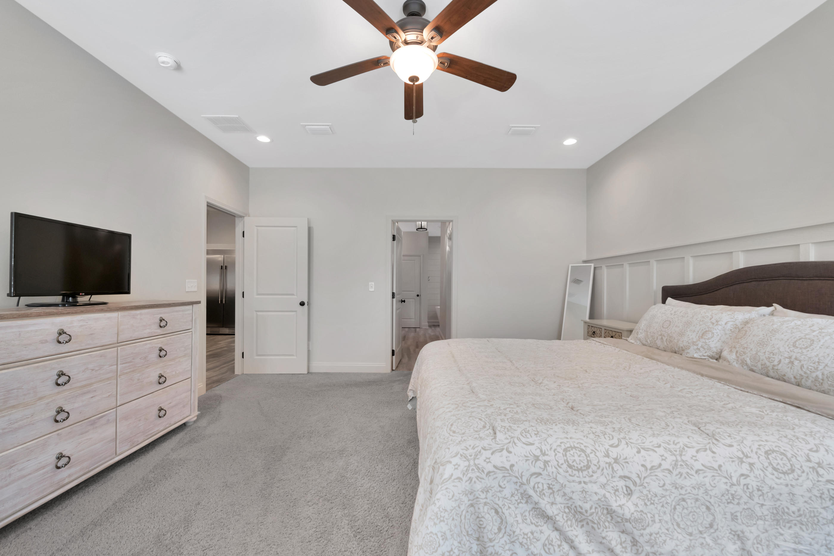 ELLIOTTS POINT - Residential