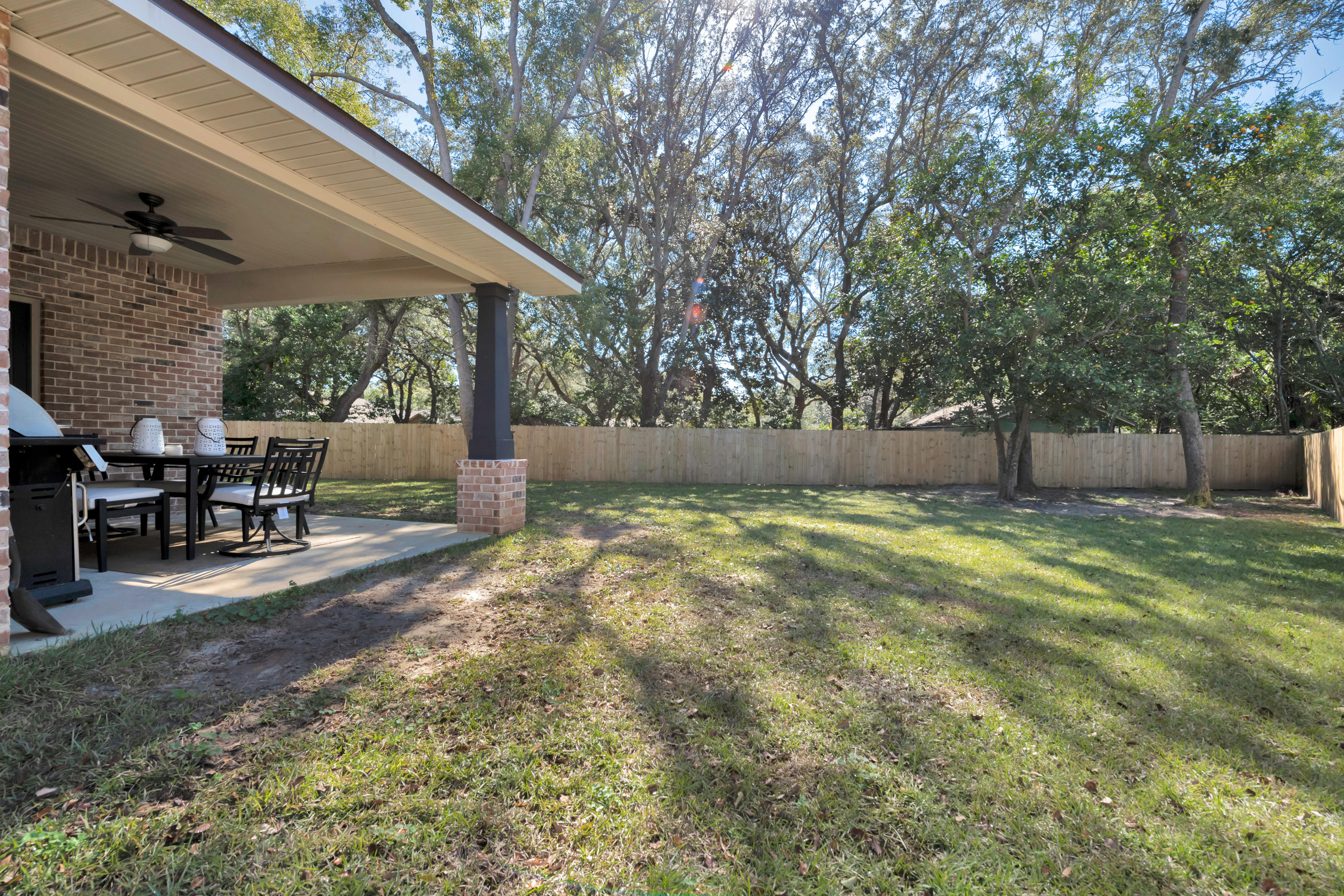 ELLIOTTS POINT - Residential