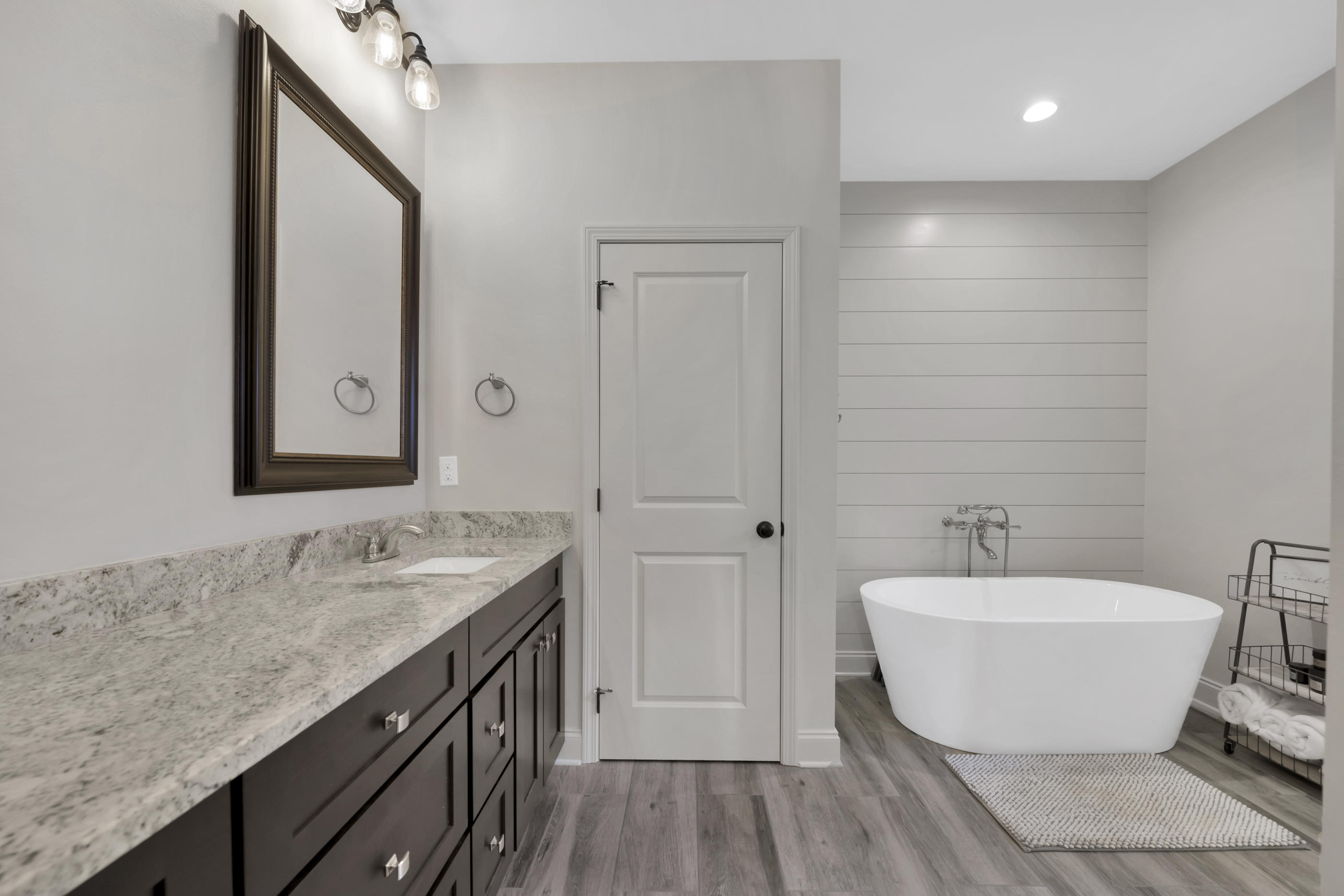 ELLIOTTS POINT - Residential