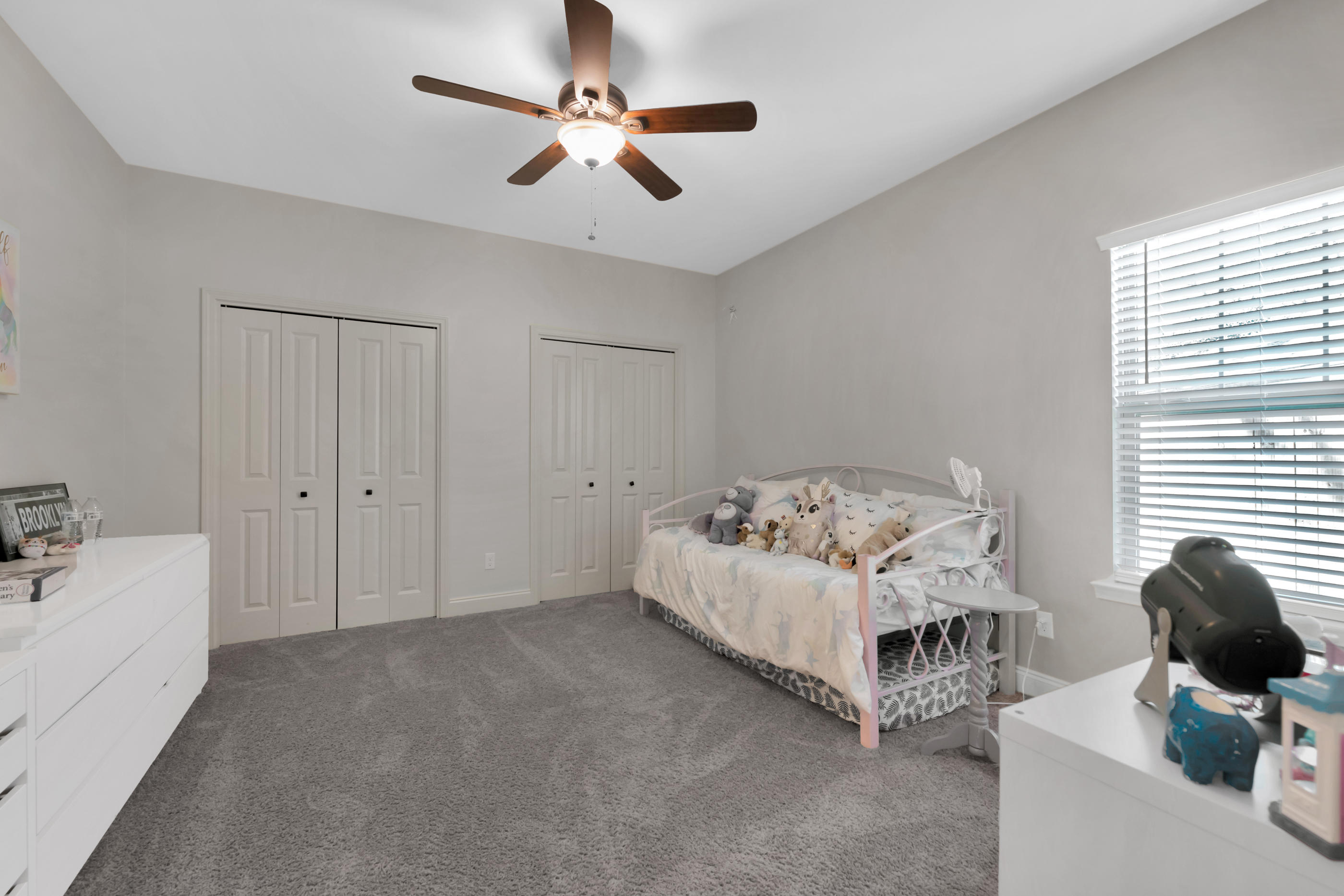 ELLIOTTS POINT - Residential