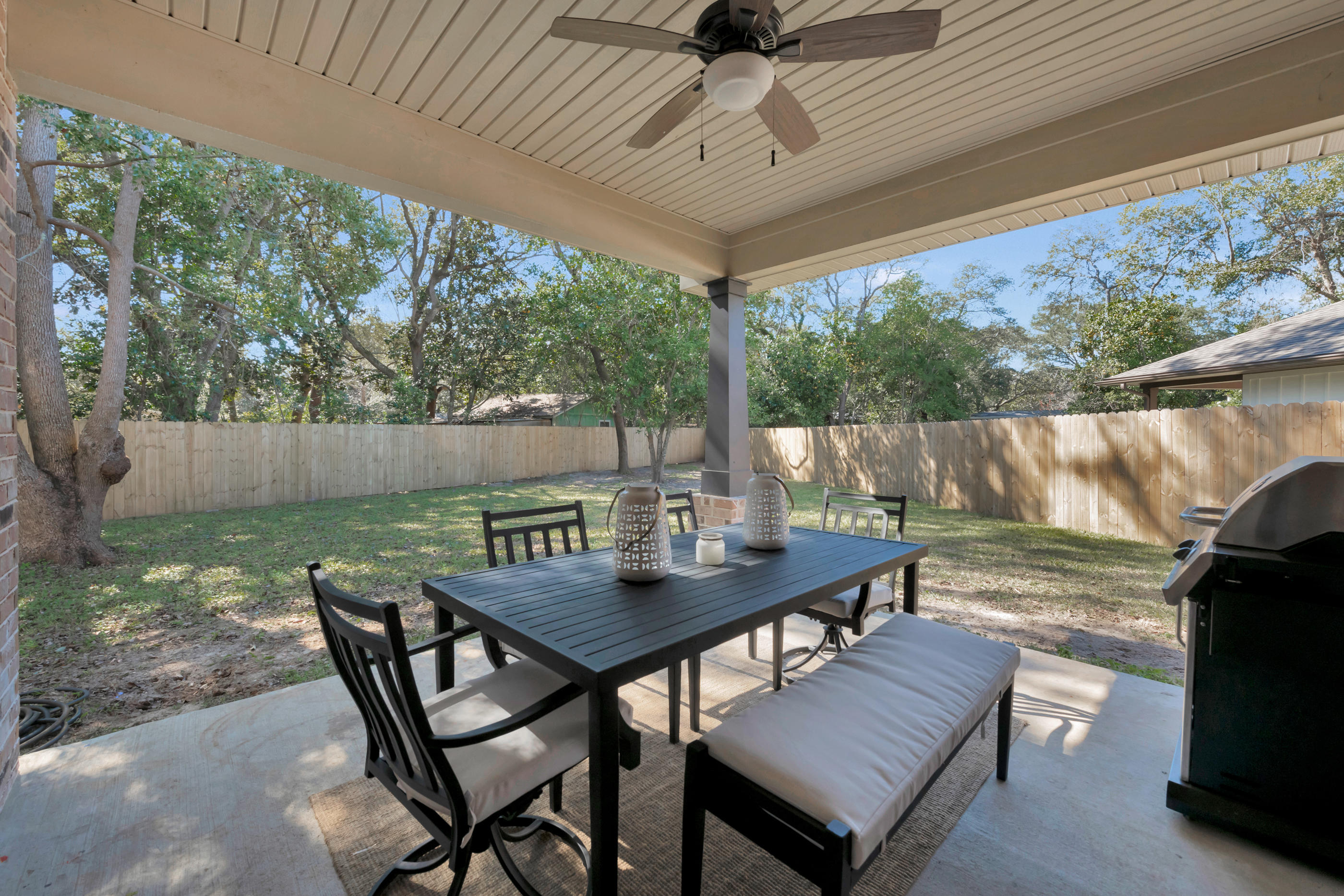 ELLIOTTS POINT - Residential