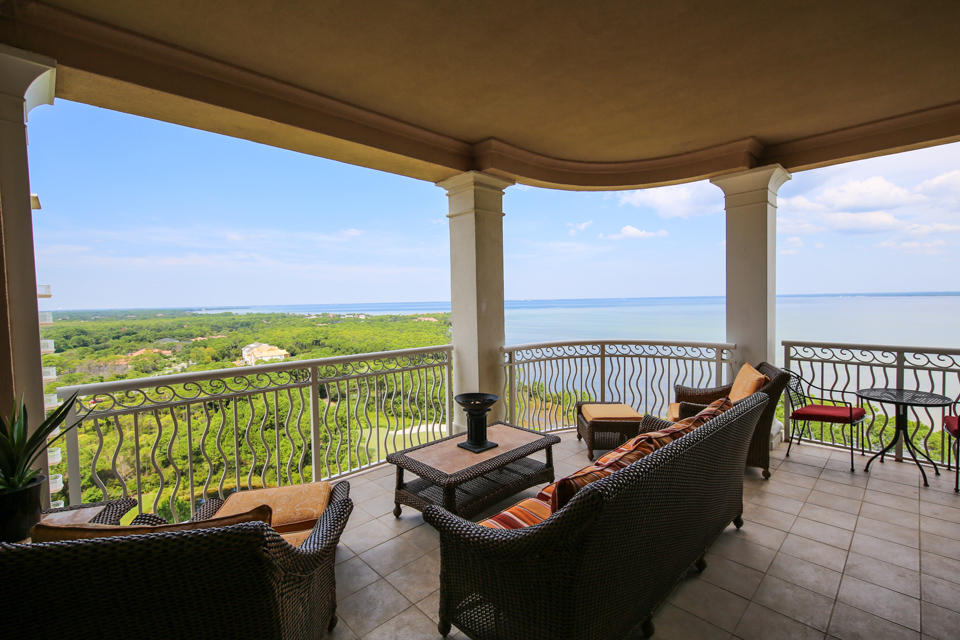 ONE WATER PLACE AT KELLY PLANTATION - Residential