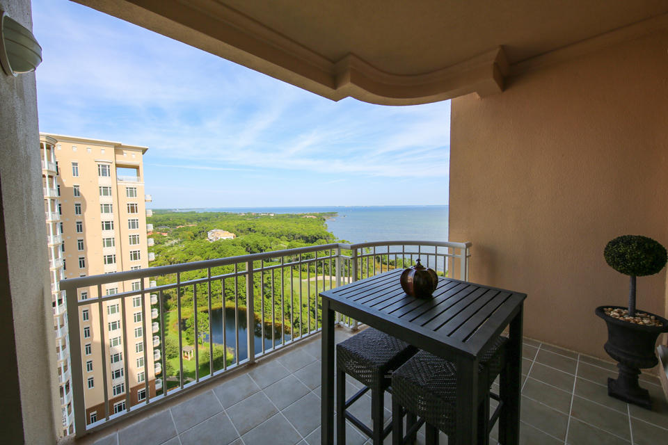 ONE WATER PLACE AT KELLY PLANTATION - Residential