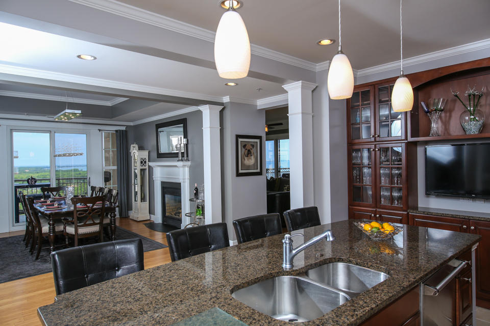 ONE WATER PLACE AT KELLY PLANTATION - Residential