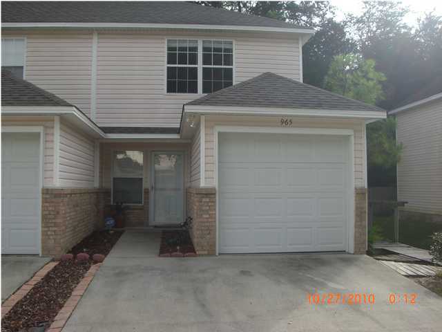 Absolutely stunning end unit. Beautiful hardwood laminate flooring, tile, carpet. Harbor Breeze ceiling fans, 2'' blinds thru out, granite counter-tops, track lighting and the list goes on! This beauty won't last long. Oh, by the way, maintenance free exterior and lawn service is provided! Just minutes from Hurlburt AFB and Eglin AFB and shopping! Owner provided washer and dryer are not warranted for repairs or replacement. No smoking. No pets. Showings by appointment only.