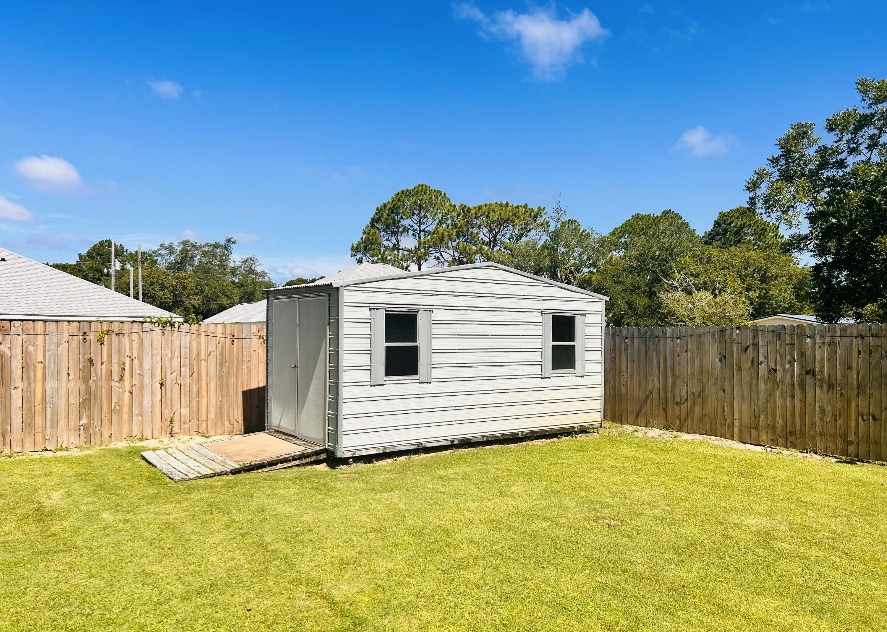 CRESCENT SHORES - Residential Lease