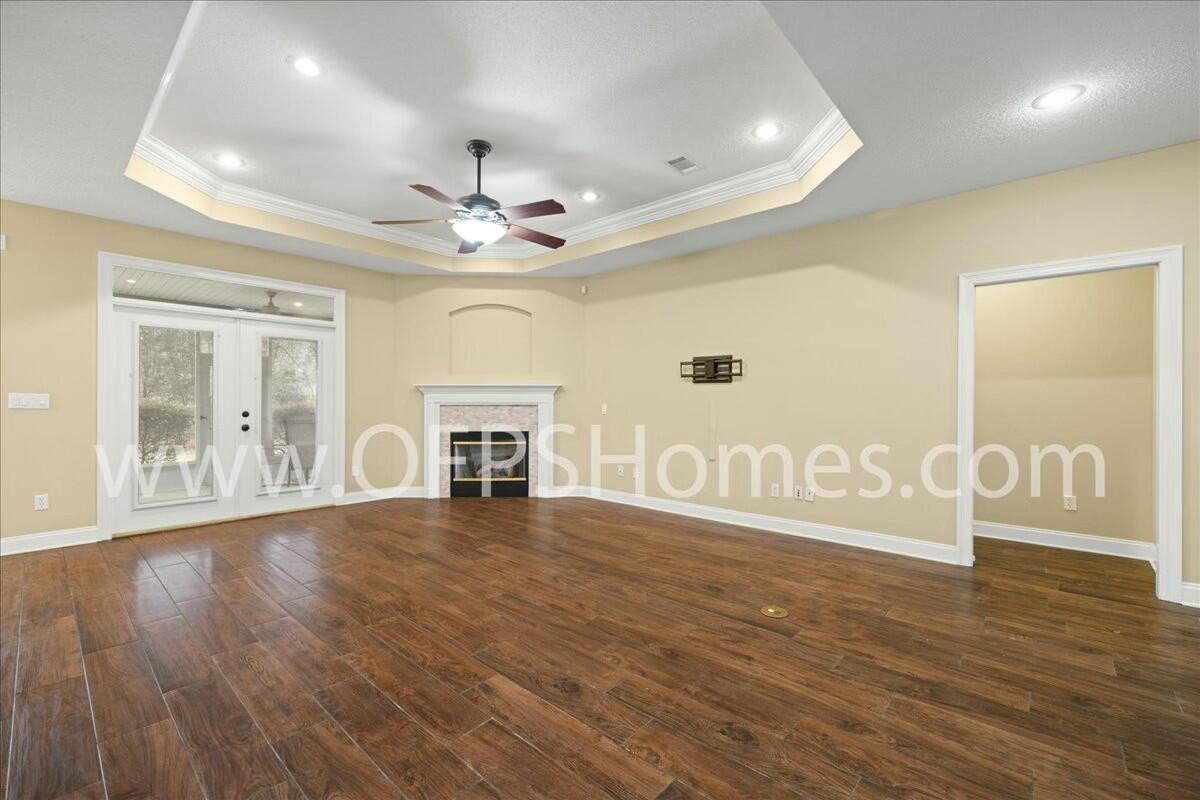 CLAIRE'S VINEYARD - Residential Lease