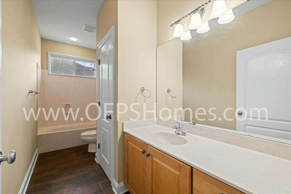 CLAIRE'S VINEYARD - Residential Lease