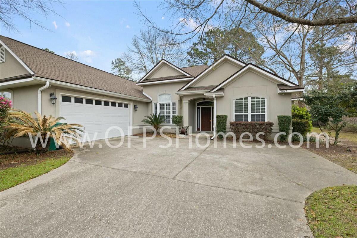 CLAIRE'S VINEYARD - Residential Lease