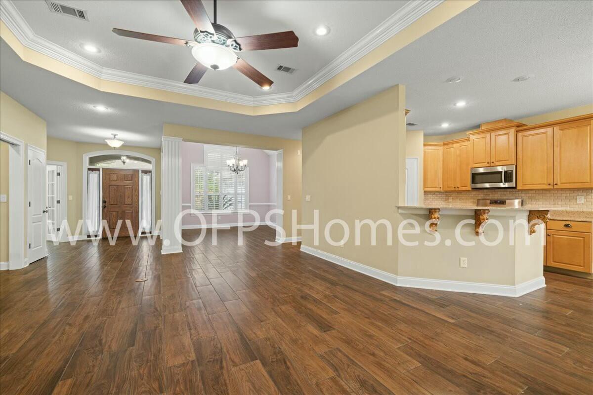 CLAIRE'S VINEYARD - Residential Lease