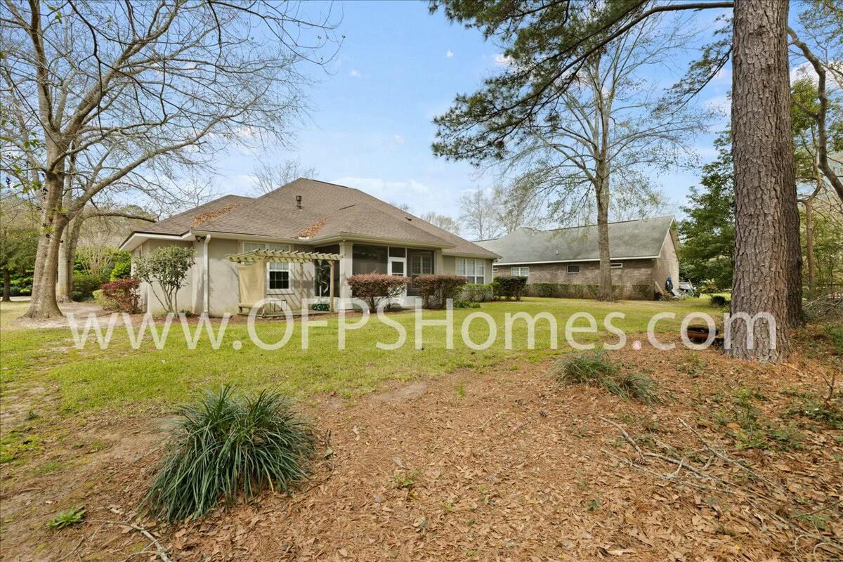 CLAIRE'S VINEYARD - Residential Lease