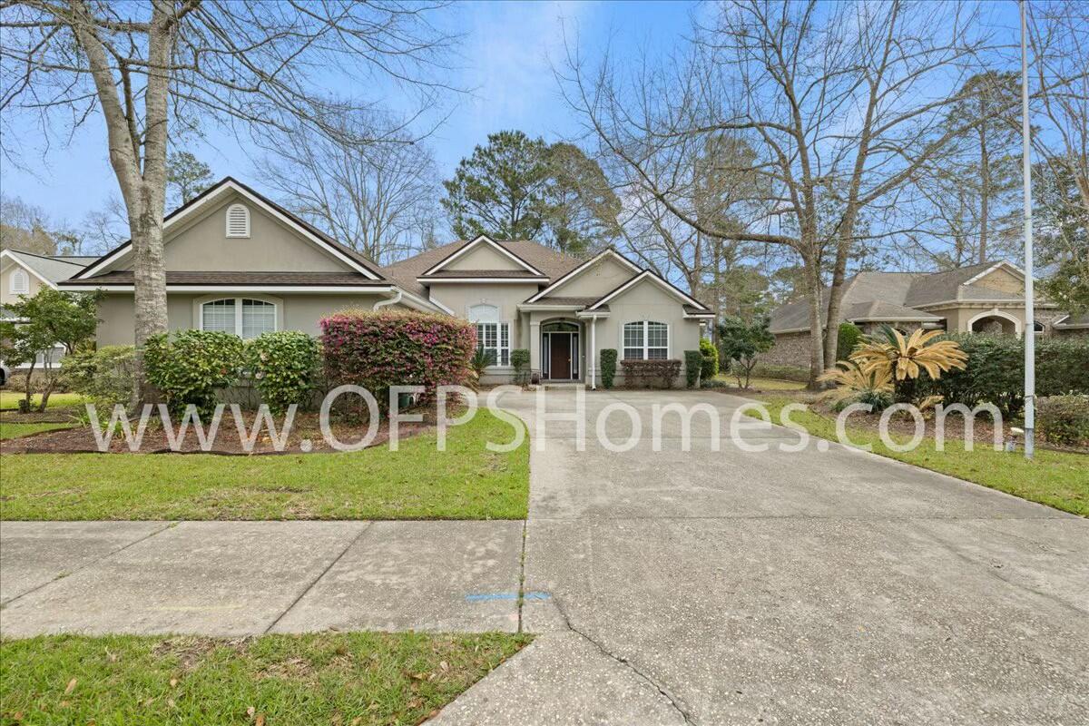 AVAiLABLE... March 10, 2025! 4bd/2.5bth home located in a gated community surrounded by English-style gardens and lush greenery. Home boasts 9 foot ceilings, premium lighting, pocket doors, screened in back porch and more!Kitchen has a gas stove, maple cabinetry, stainless steel appliances, and many upgrades throughout the home. Living Area has a gas fireplace and trey ceilings. The Master Suite has a marble jacuzzi tub, a huge stand up shower, and a very large closet with a custom organization system. There is also a designated space for boats, RV's, and trailers. NO smoking. Pets allowed upon approval with a non-refundable pet fee. 600 minimum FICO credit score required in addition to meeting rental criteria. All applicants are required to complete an application on https://onefamilypropertyservices.petscreening.com/
regardless of if they own a pet or not. Applicants with an ESA are also required to complete the application.
This property is a part of a Homeowners Association and tenants will be required to adhere to certain rules and restrictions. If you have any questions, you may request to view the HOA Covenants prior to application
** Fees Required once an application is approved include, but may not be limited to: Security Deposit, Non-Refundable Fees (cleaning and rekey), $20 Certified Mail Fee, and Pet Fees (when applicable).