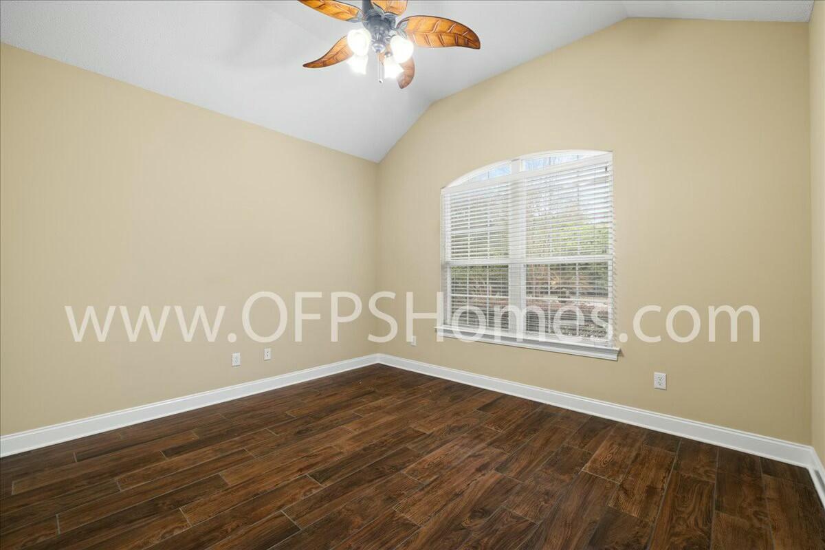 CLAIRE'S VINEYARD - Residential Lease