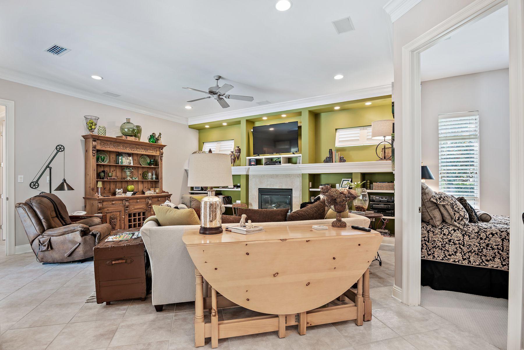 BAYTOWNE AVE EAST - Residential