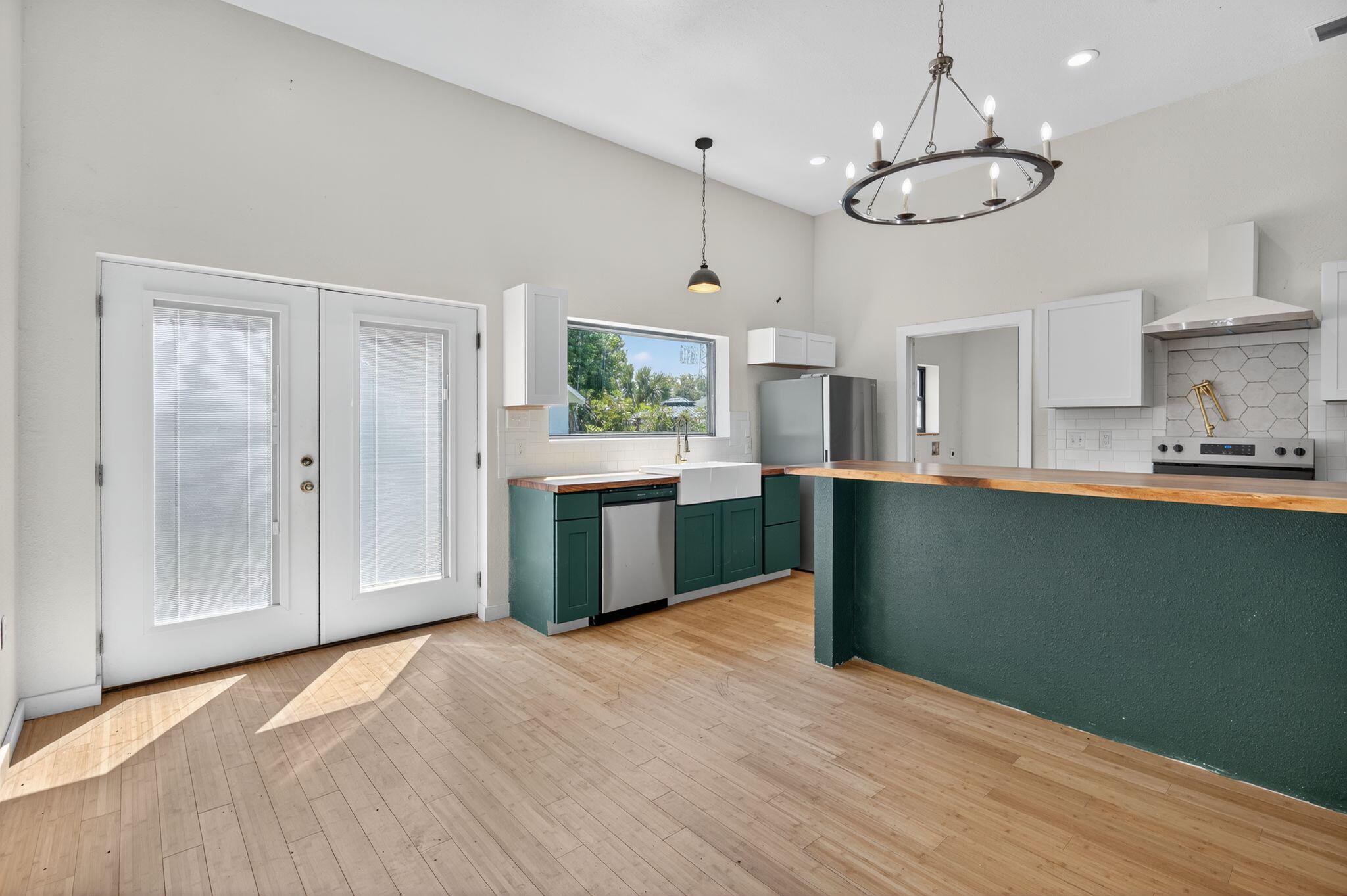 WYNNEHAVEN BEACH ESTATES - Residential