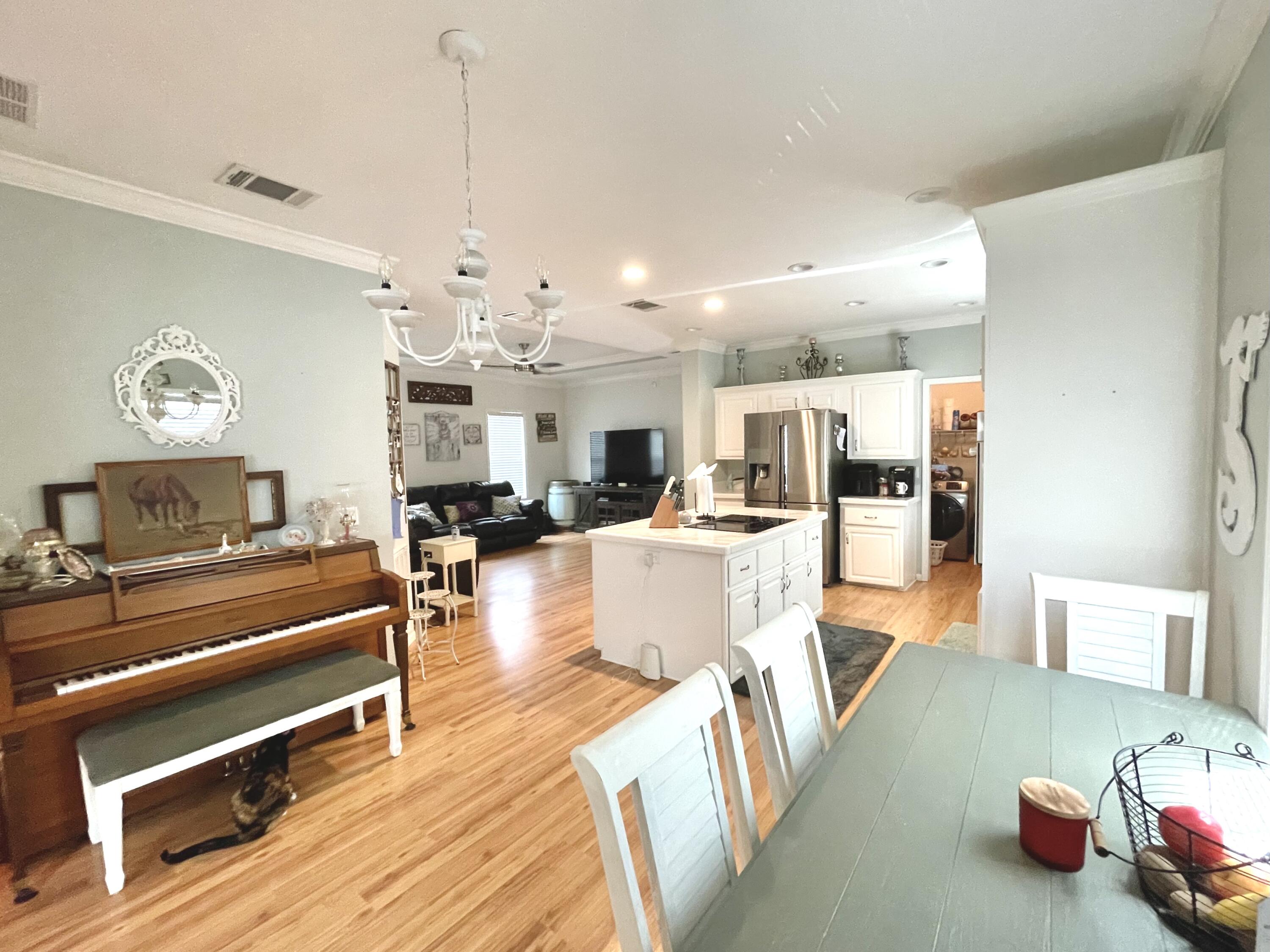 TOWN OF SANTA ROSA - Residential