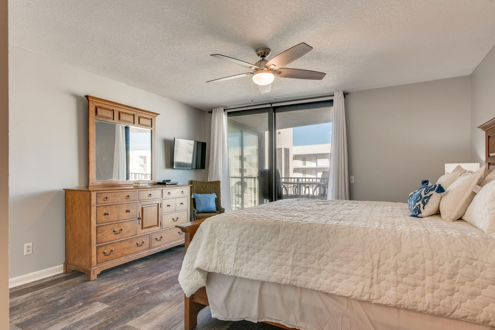 MAINSAIL CONDO PH 5 - Residential