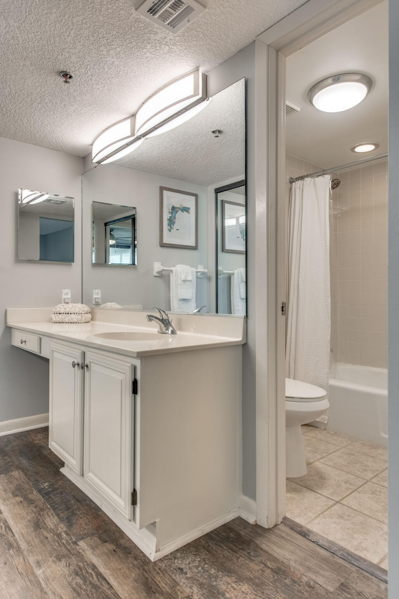 MAINSAIL CONDO PH 5 - Residential