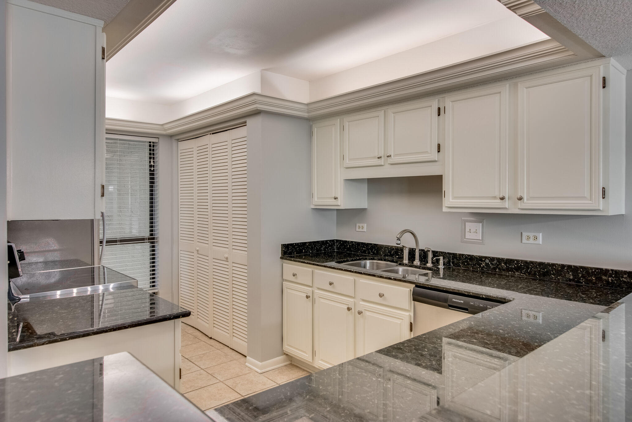 MAINSAIL CONDO PH 5 - Residential